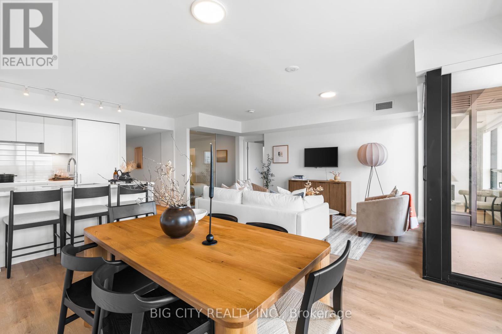 Photo 3 of 415 36 Brentcliffe Road, Toronto ON