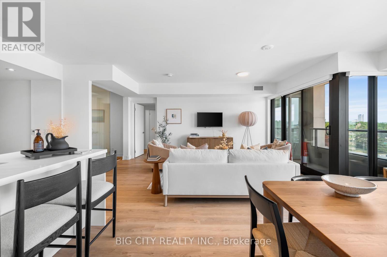 Photo 2 of 415 36 Brentcliffe Road, Toronto ON