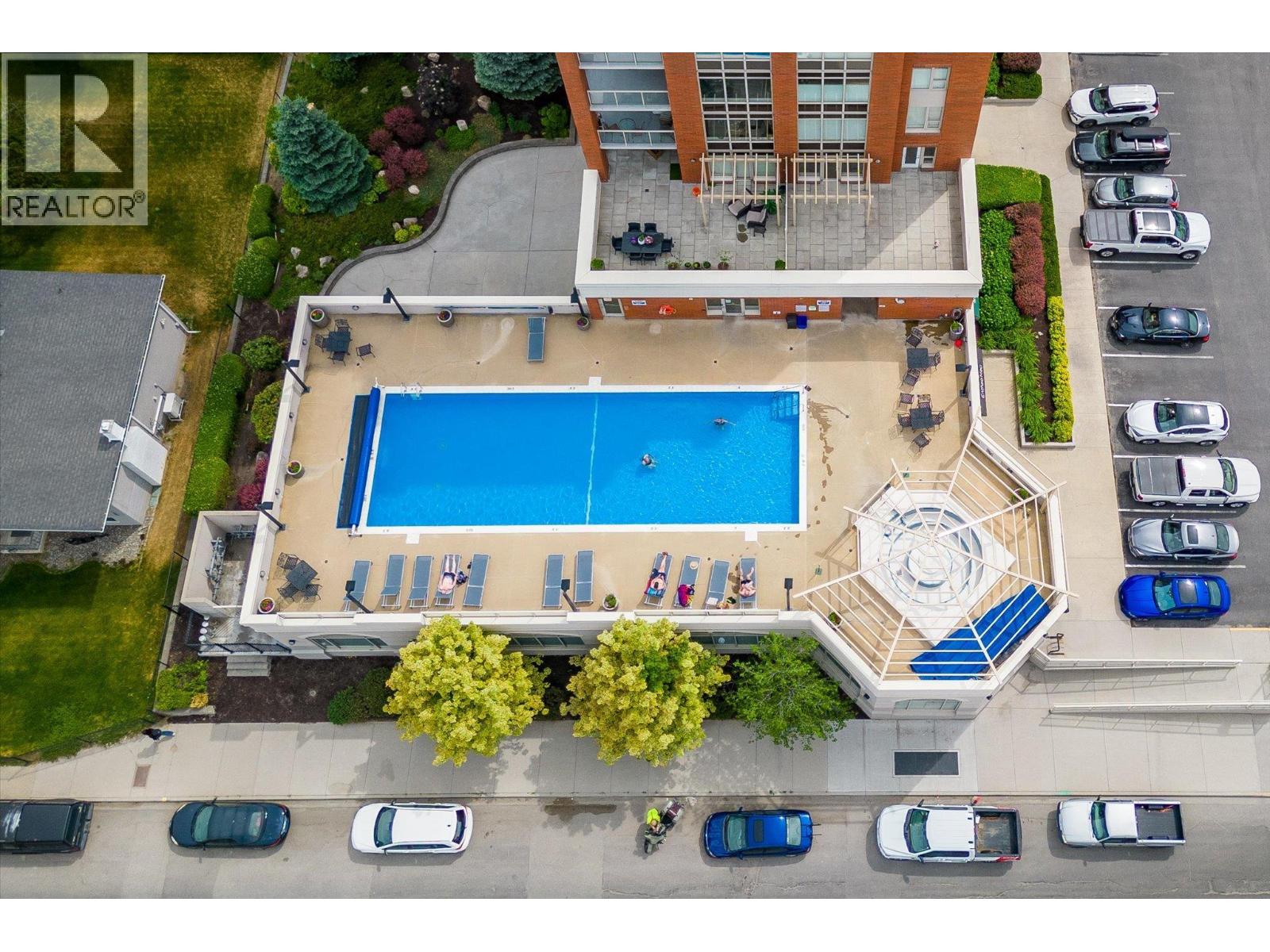 205 1160 Bernard Avenue, Kelowna