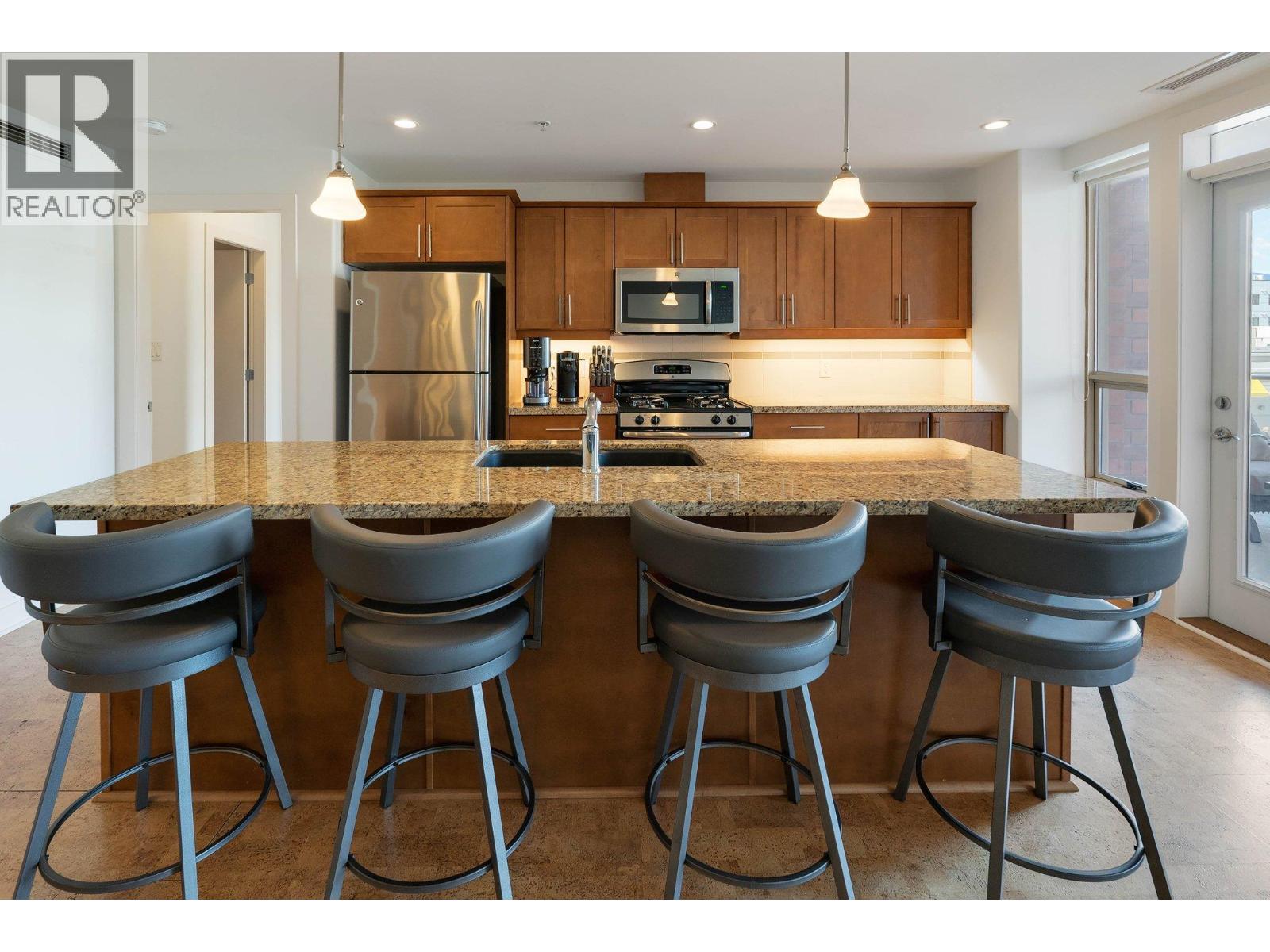 205 1160 Bernard Avenue, Kelowna