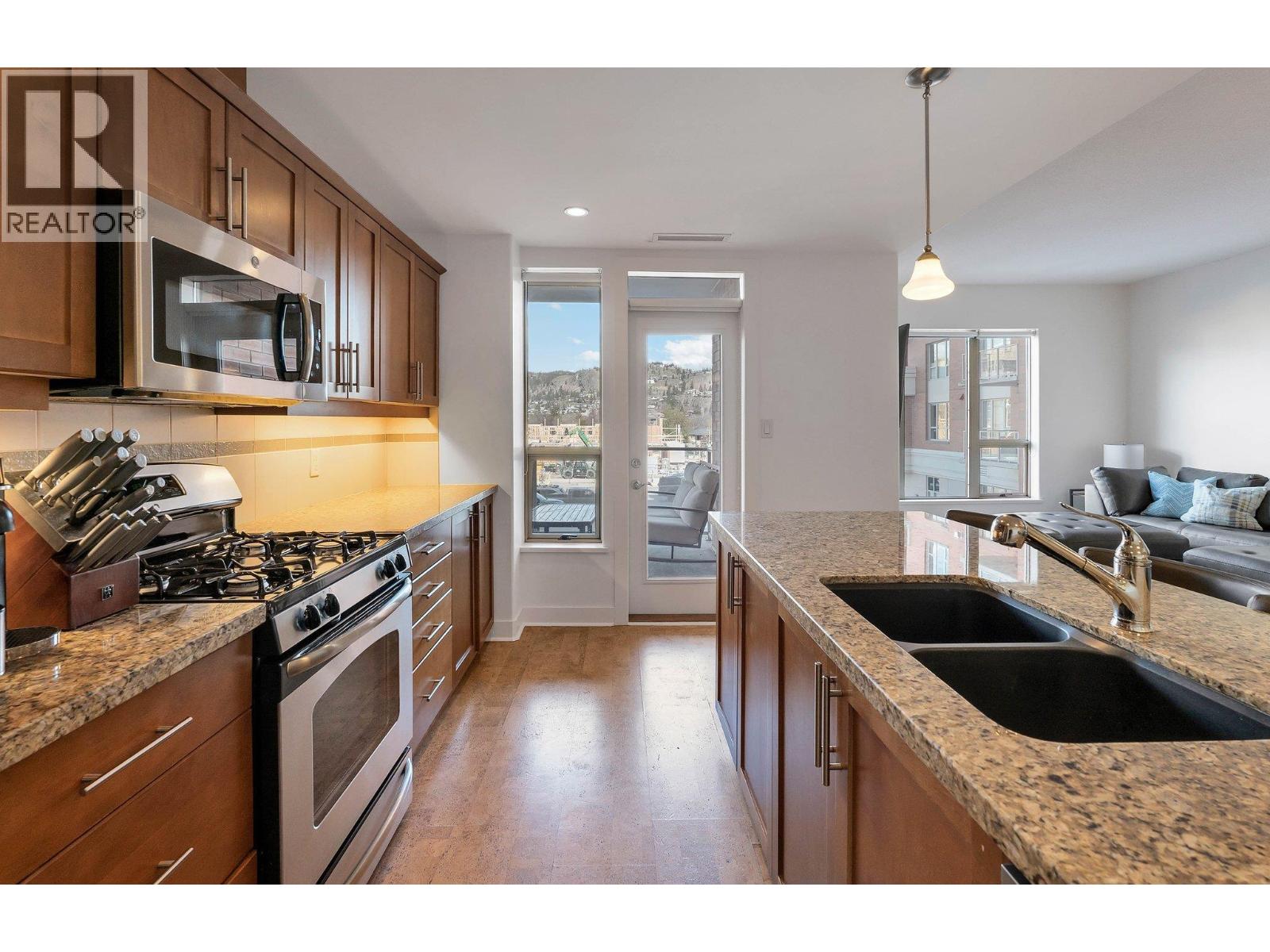 205 1160 Bernard Avenue, Kelowna