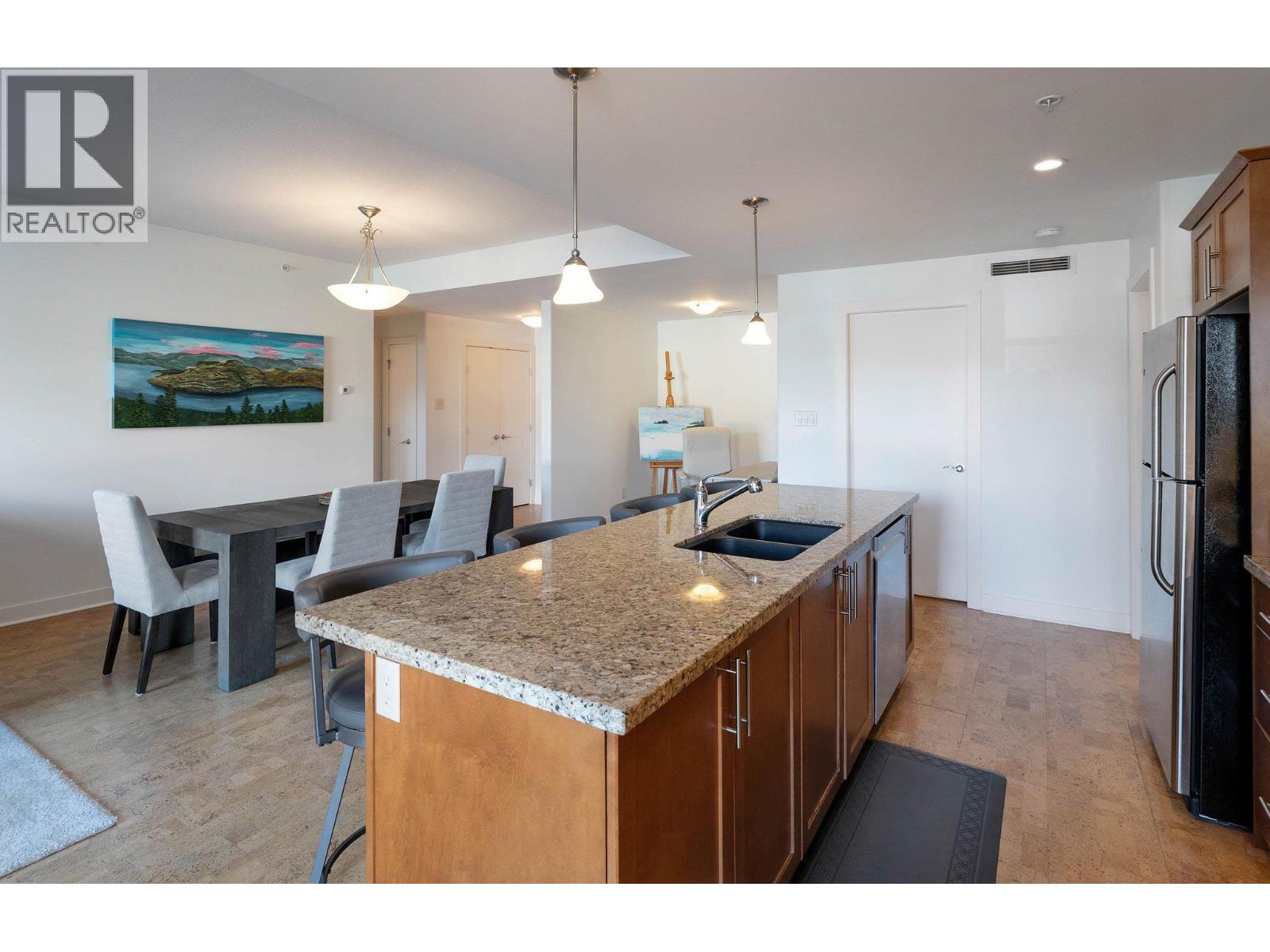 205 1160 Bernard Avenue, Kelowna