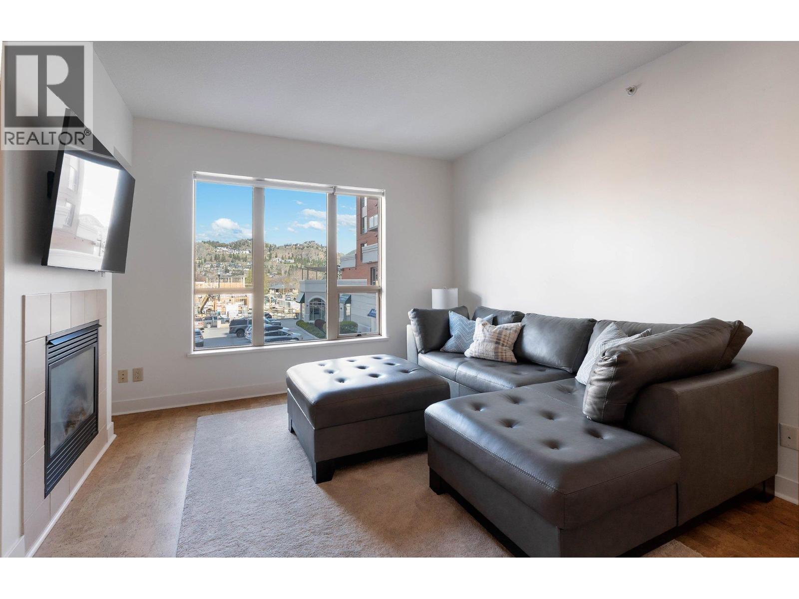 205 1160 Bernard Avenue, Kelowna