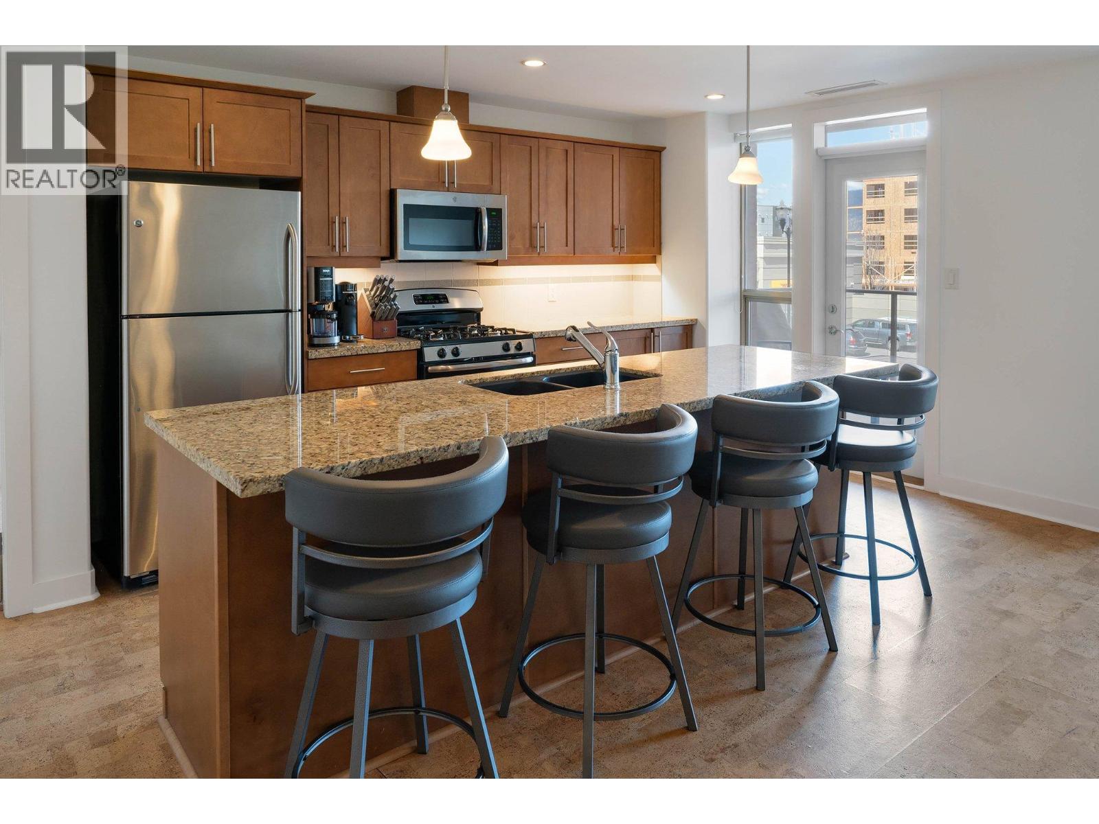205 1160 Bernard Avenue, Kelowna