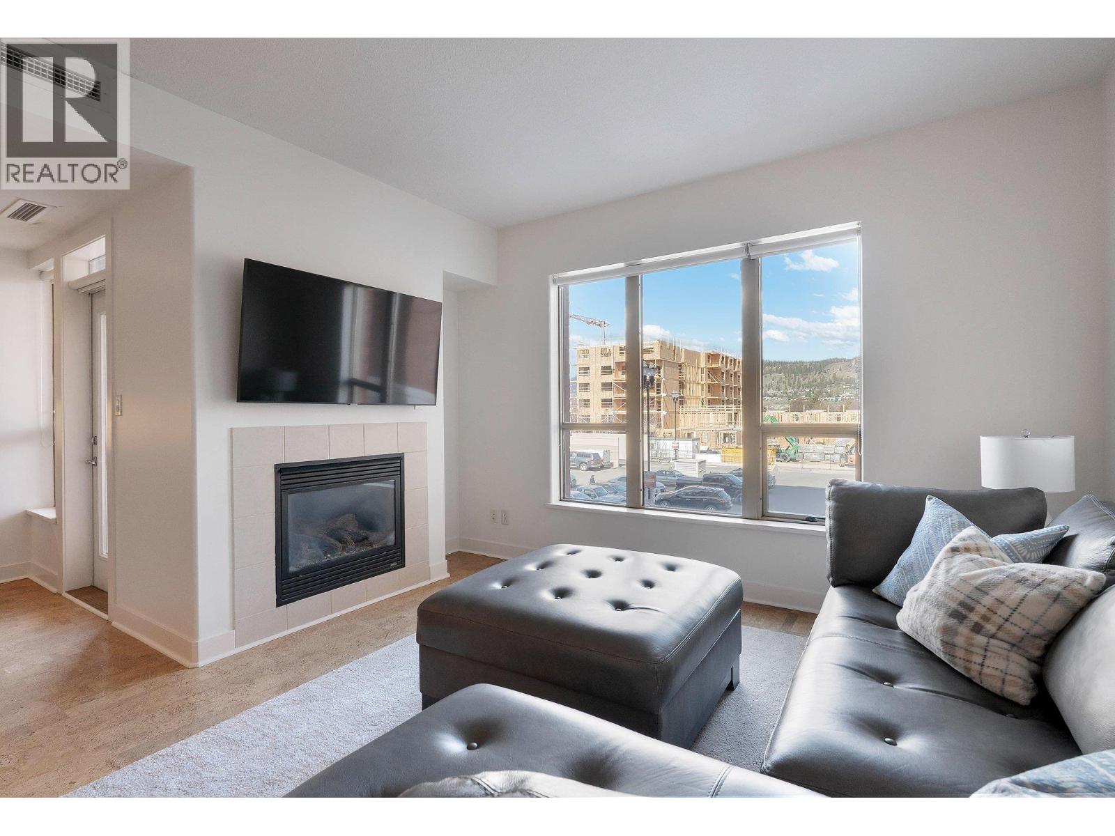 205 1160 Bernard Avenue, Kelowna