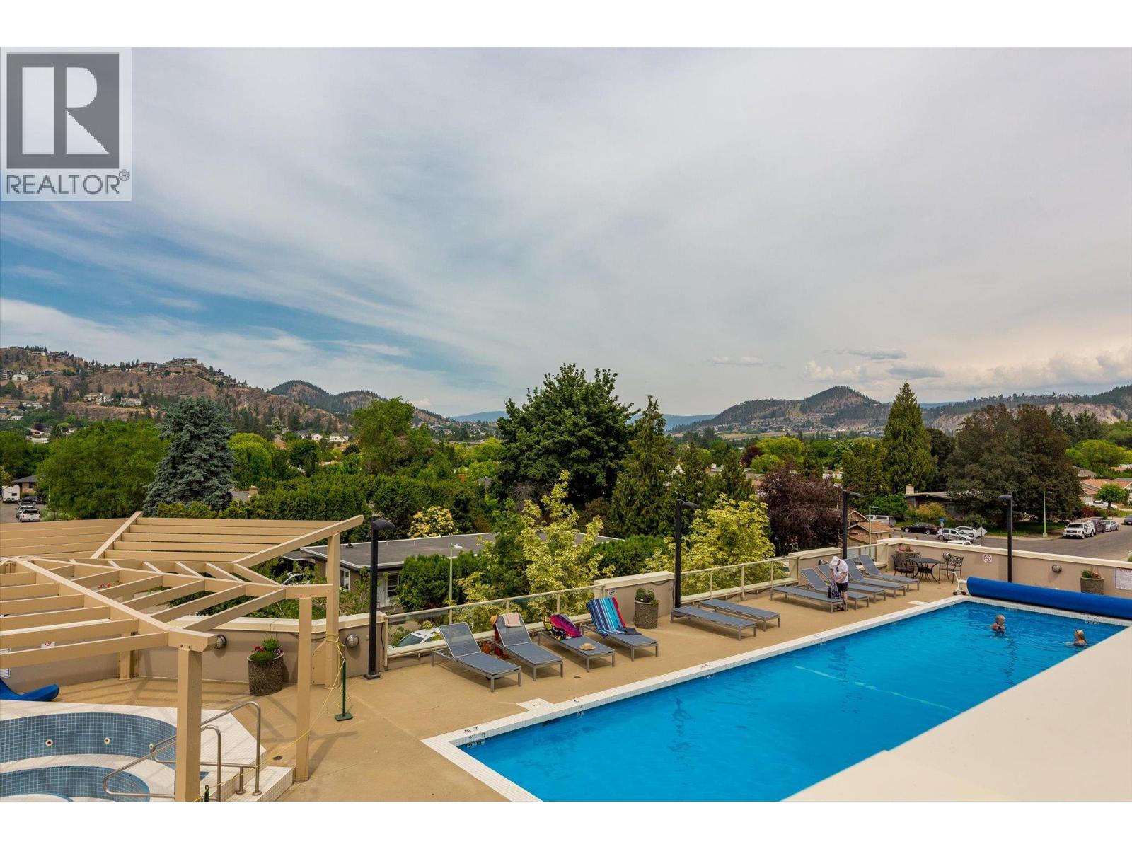 205 1160 Bernard Avenue, Kelowna