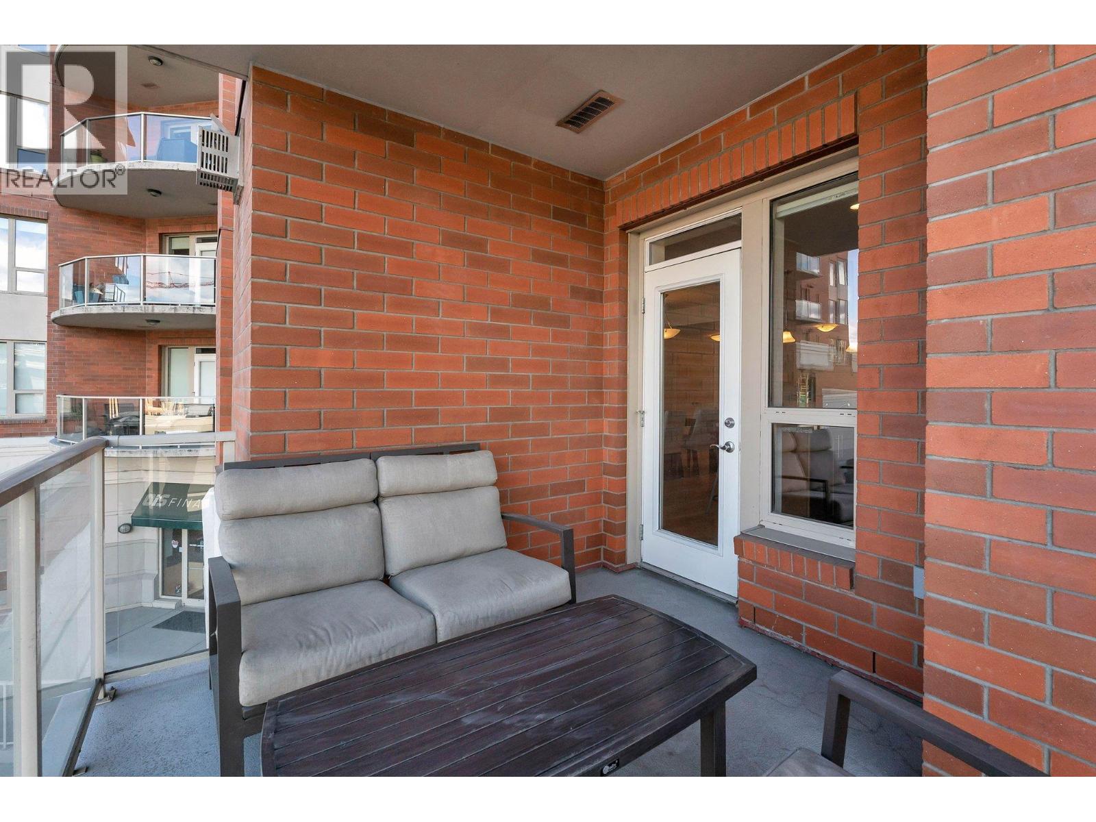 205 1160 Bernard Avenue, Kelowna