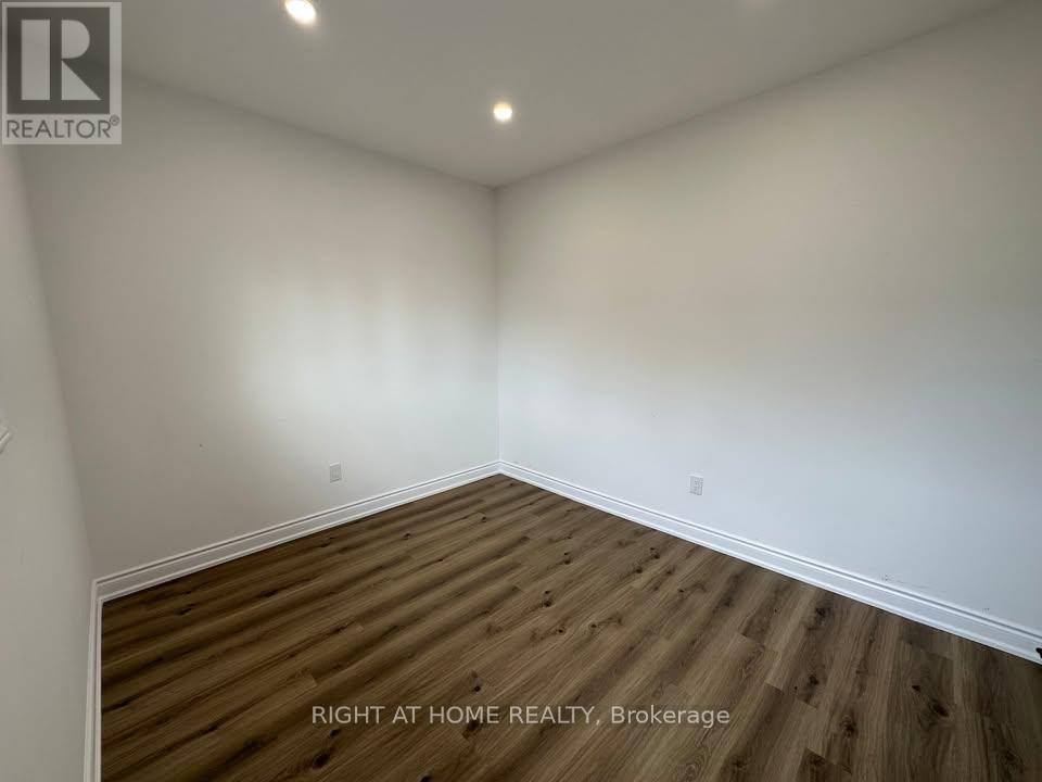 Photo 13 of 700 Winchester Road E, Whitby ON