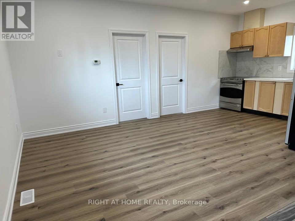 Photo 10 of 700 Winchester Road E, Whitby ON