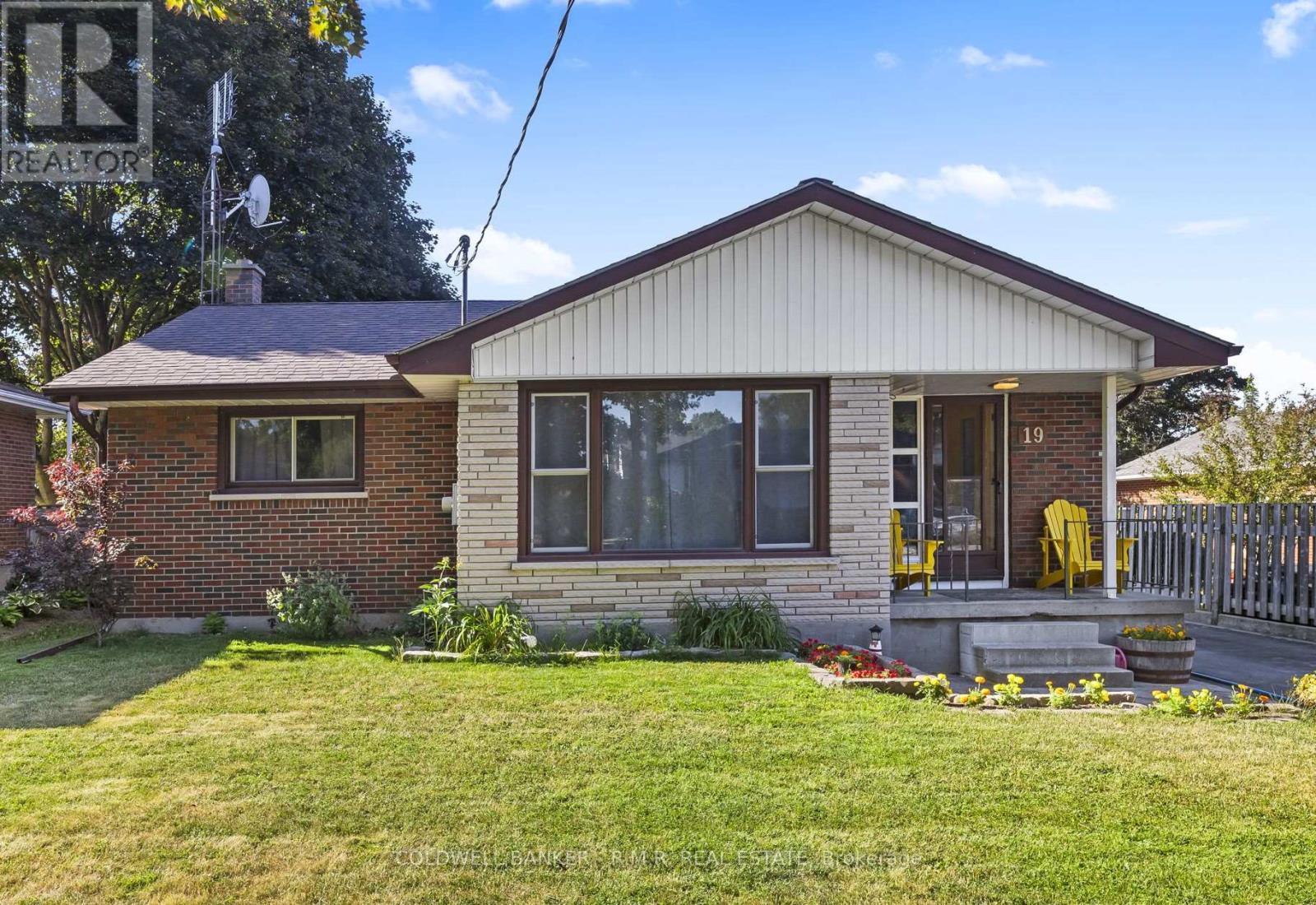 Photo 1 of 19 Parkway Crescent, Clarington ON
