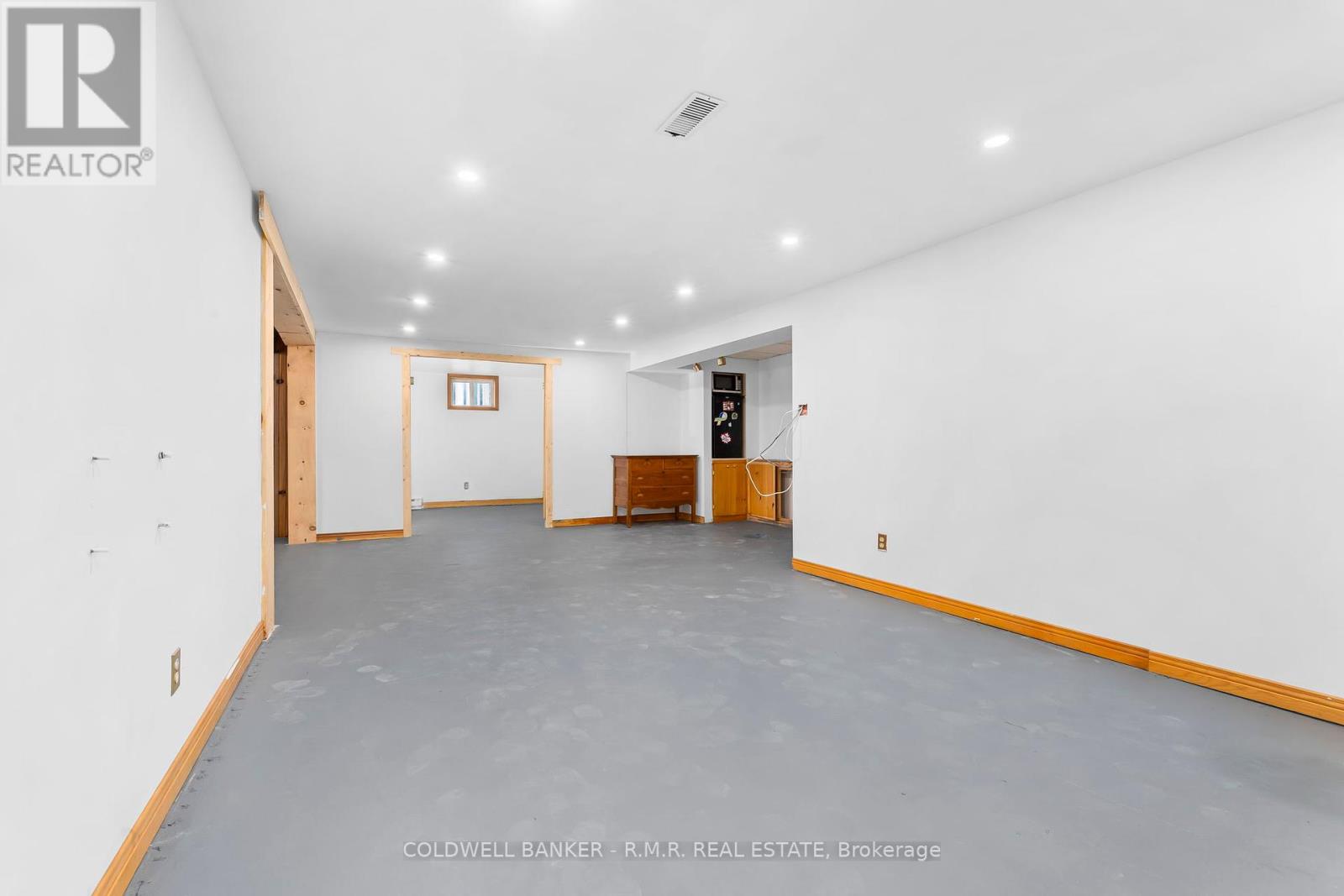 Photo 18 of 19 Parkway Crescent, Clarington ON