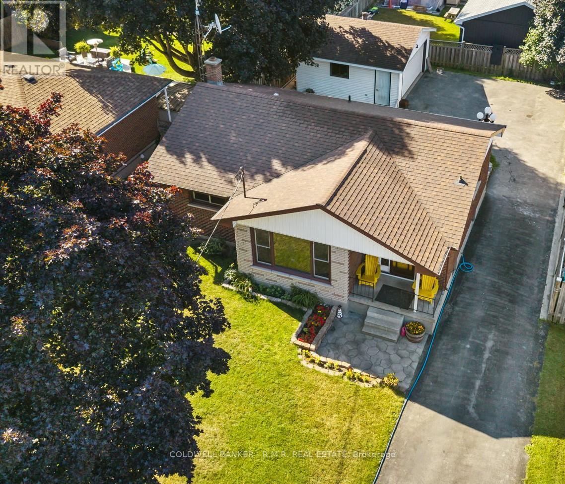 Photo 3 of 19 Parkway Crescent, Clarington ON