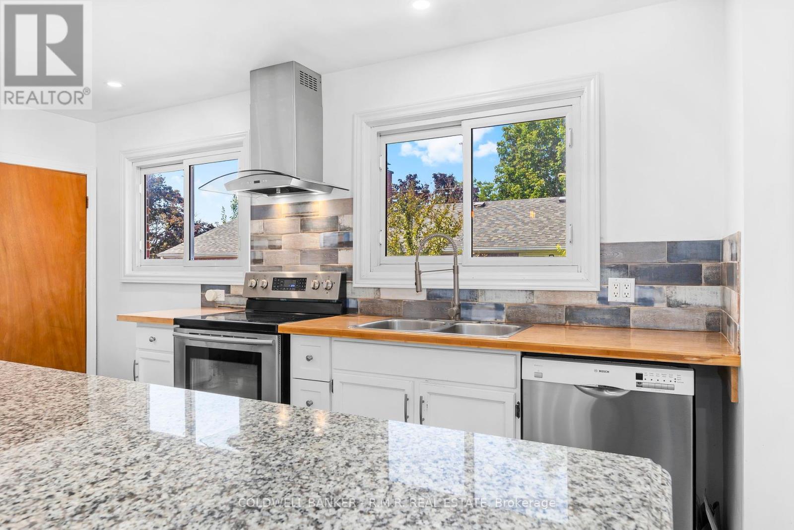 Photo 5 of 19 Parkway Crescent, Clarington ON