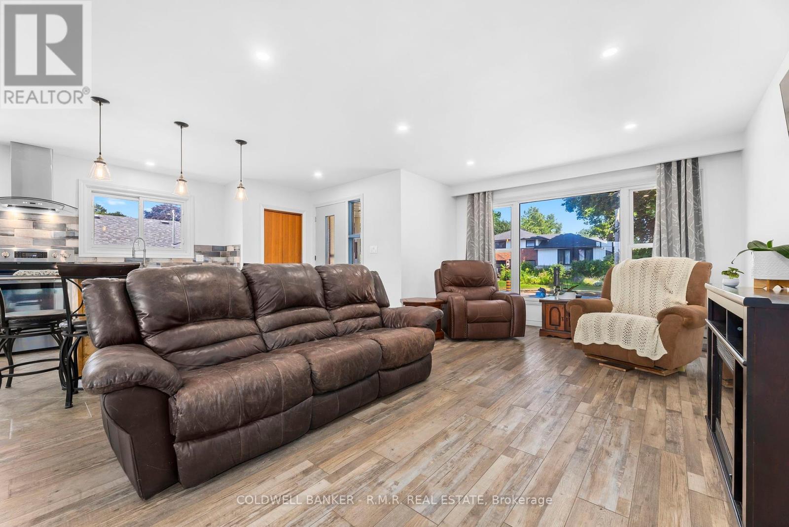 Photo 7 of 19 Parkway Crescent, Clarington ON