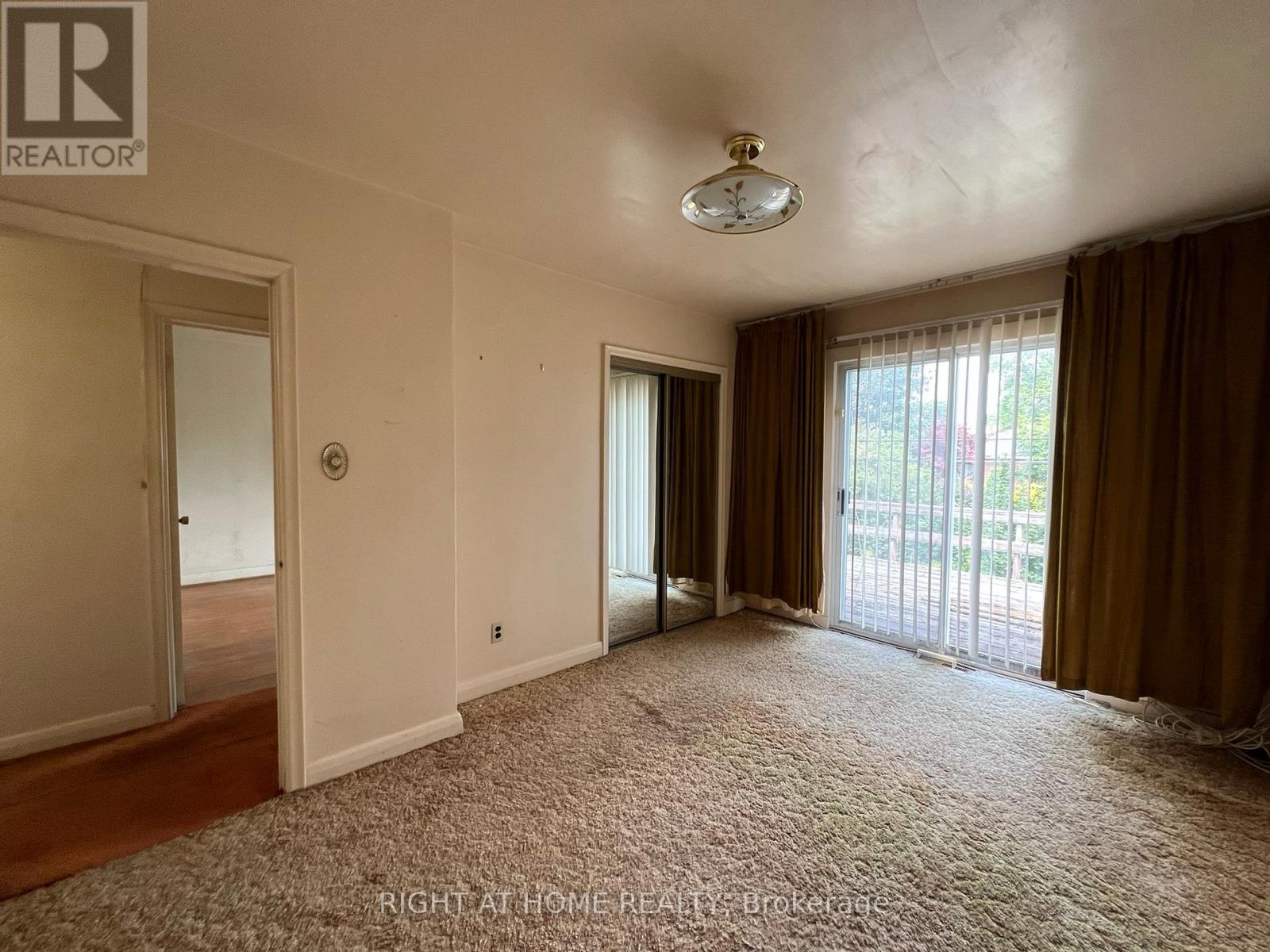 Photo 15 of 25 Heatherglen Road, Toronto ON