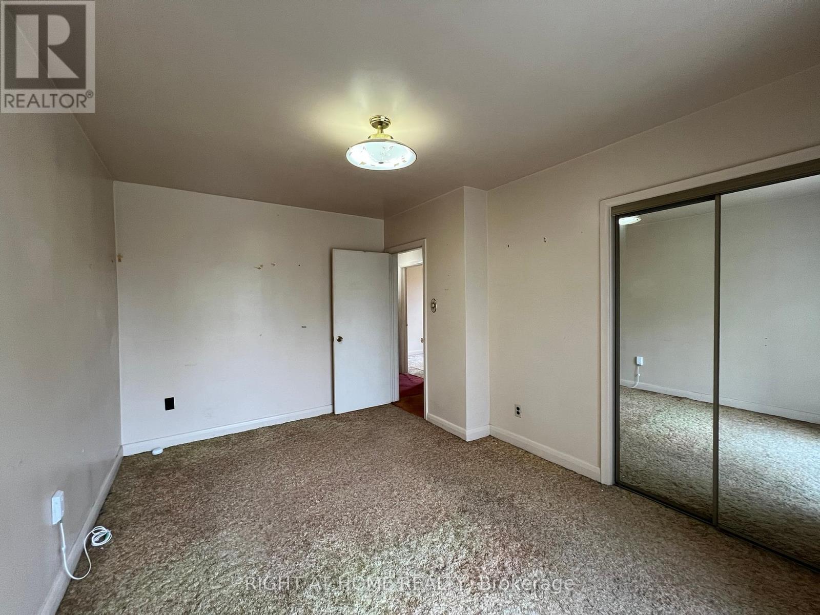 Photo 3 of 25 Heatherglen Road, Toronto ON