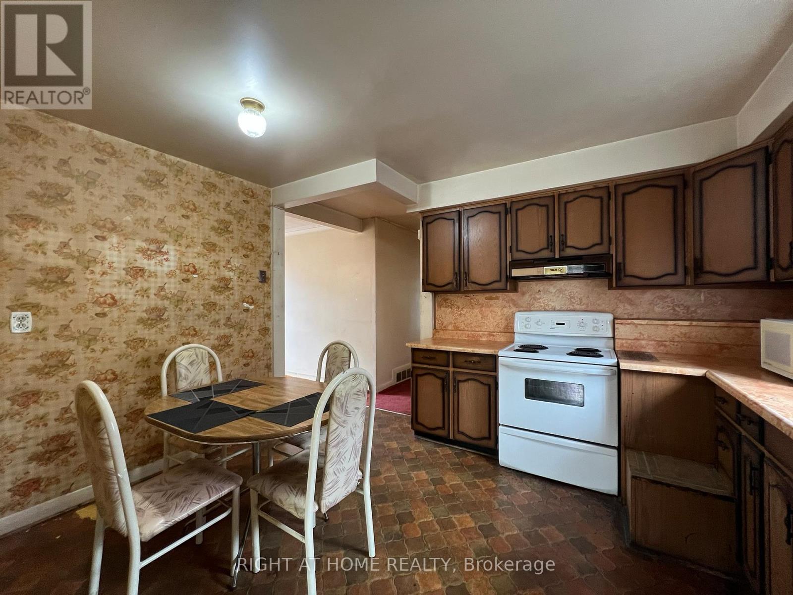 Photo 18 of 25 Heatherglen Road, Toronto ON