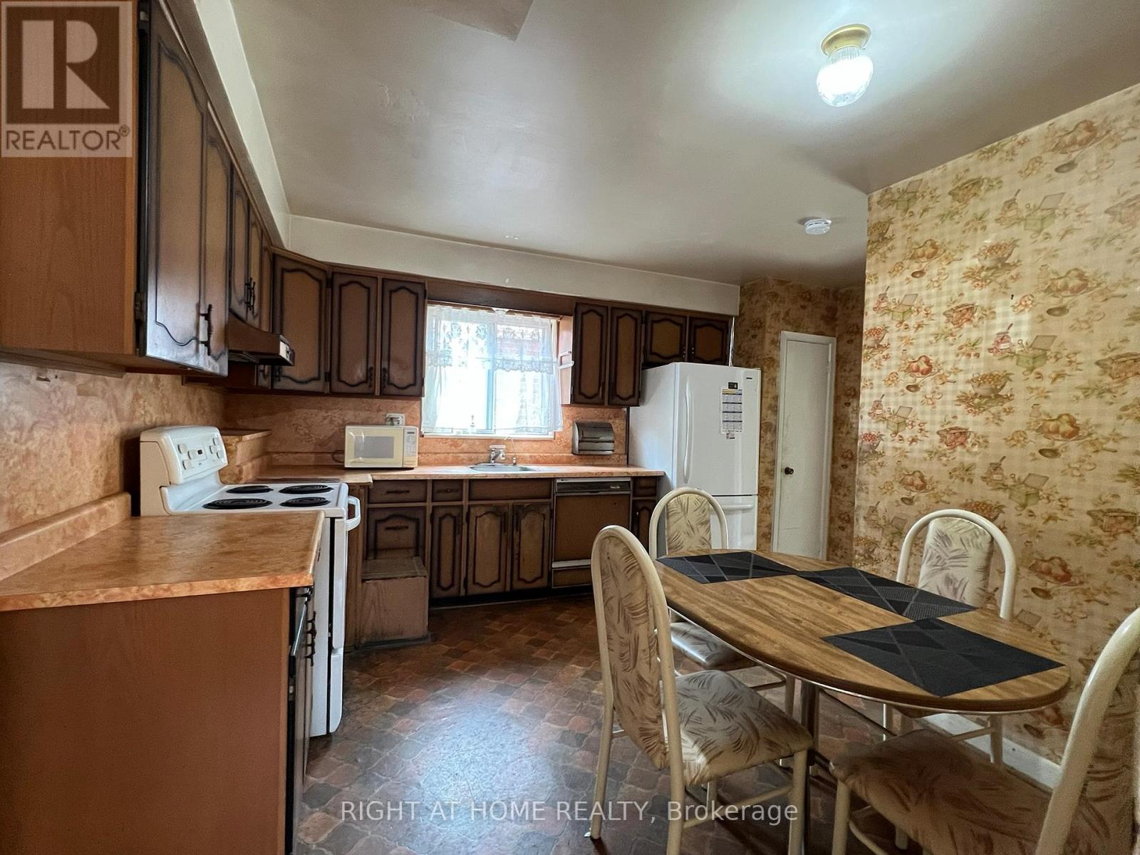 Photo 1 of 25 Heatherglen Road, Toronto ON
