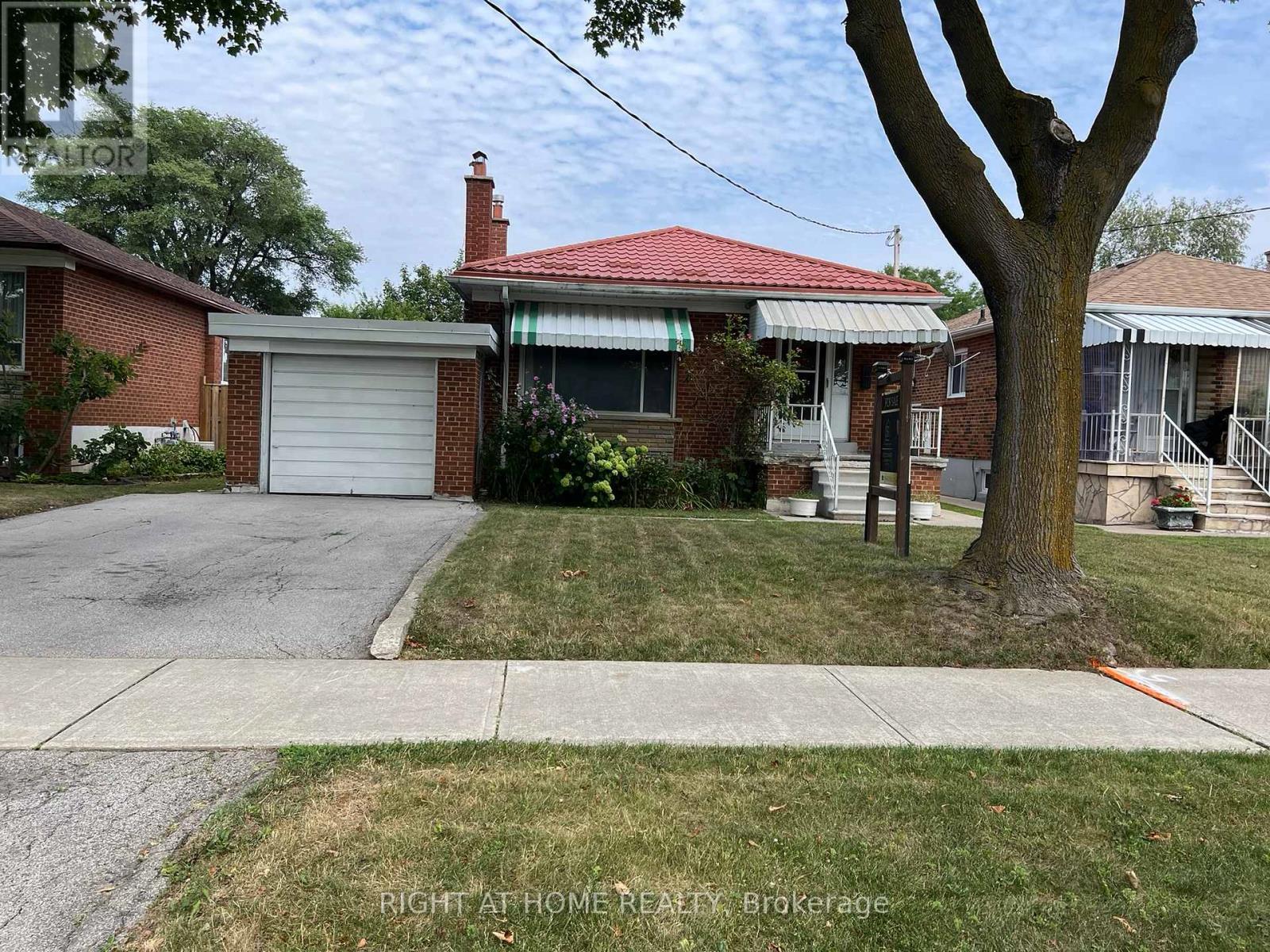 Photo 23 of 25 Heatherglen Road, Toronto ON
