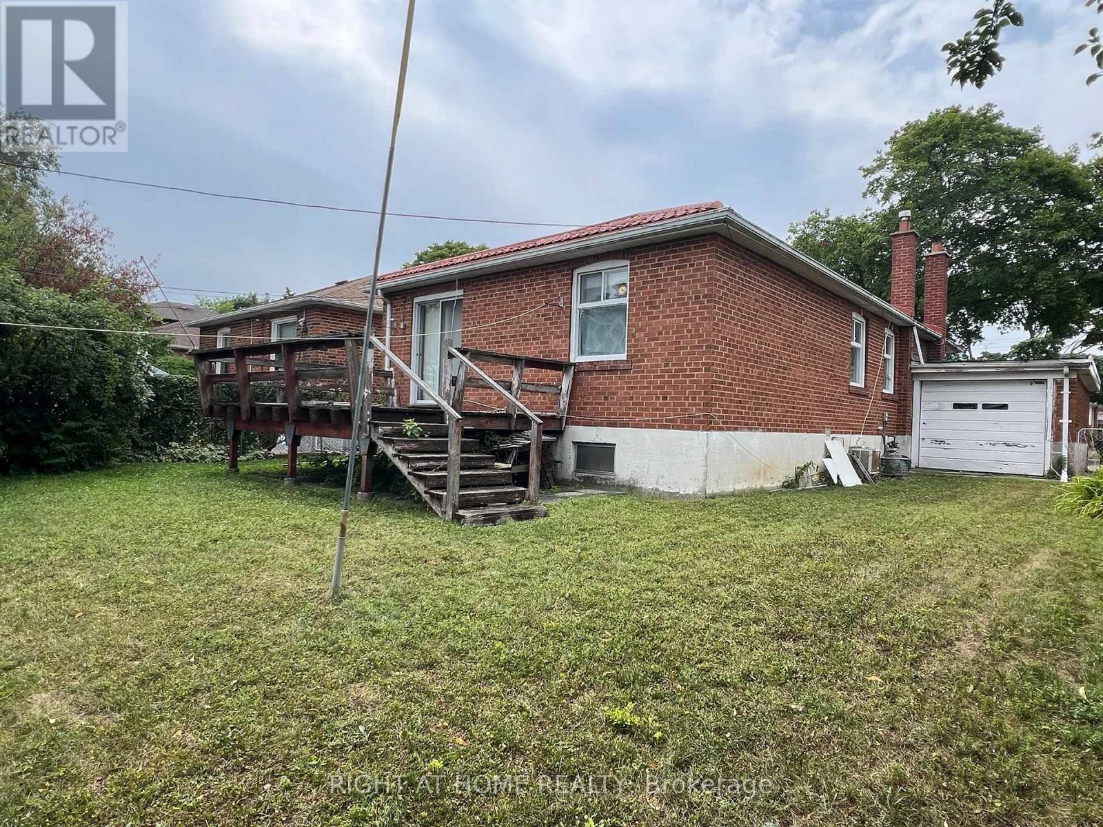 Photo 9 of 25 Heatherglen Road, Toronto ON