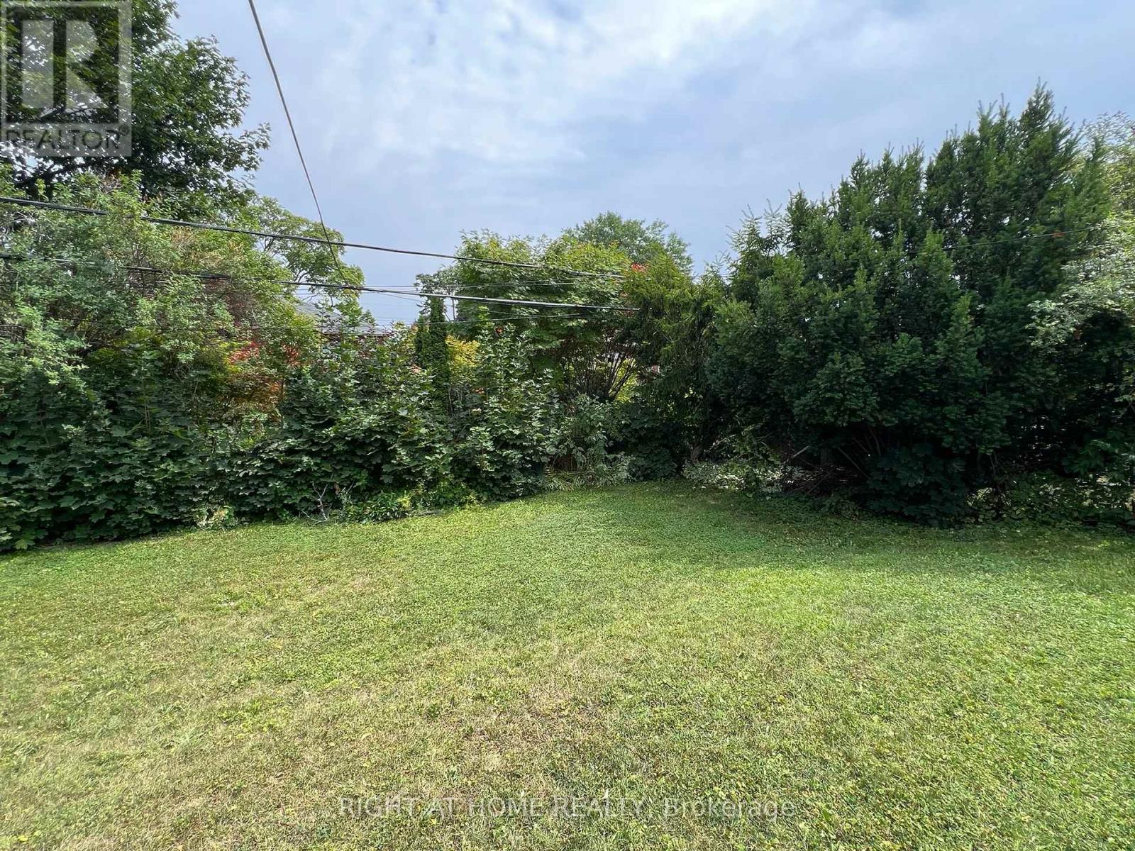Photo 14 of 25 Heatherglen Road, Toronto ON