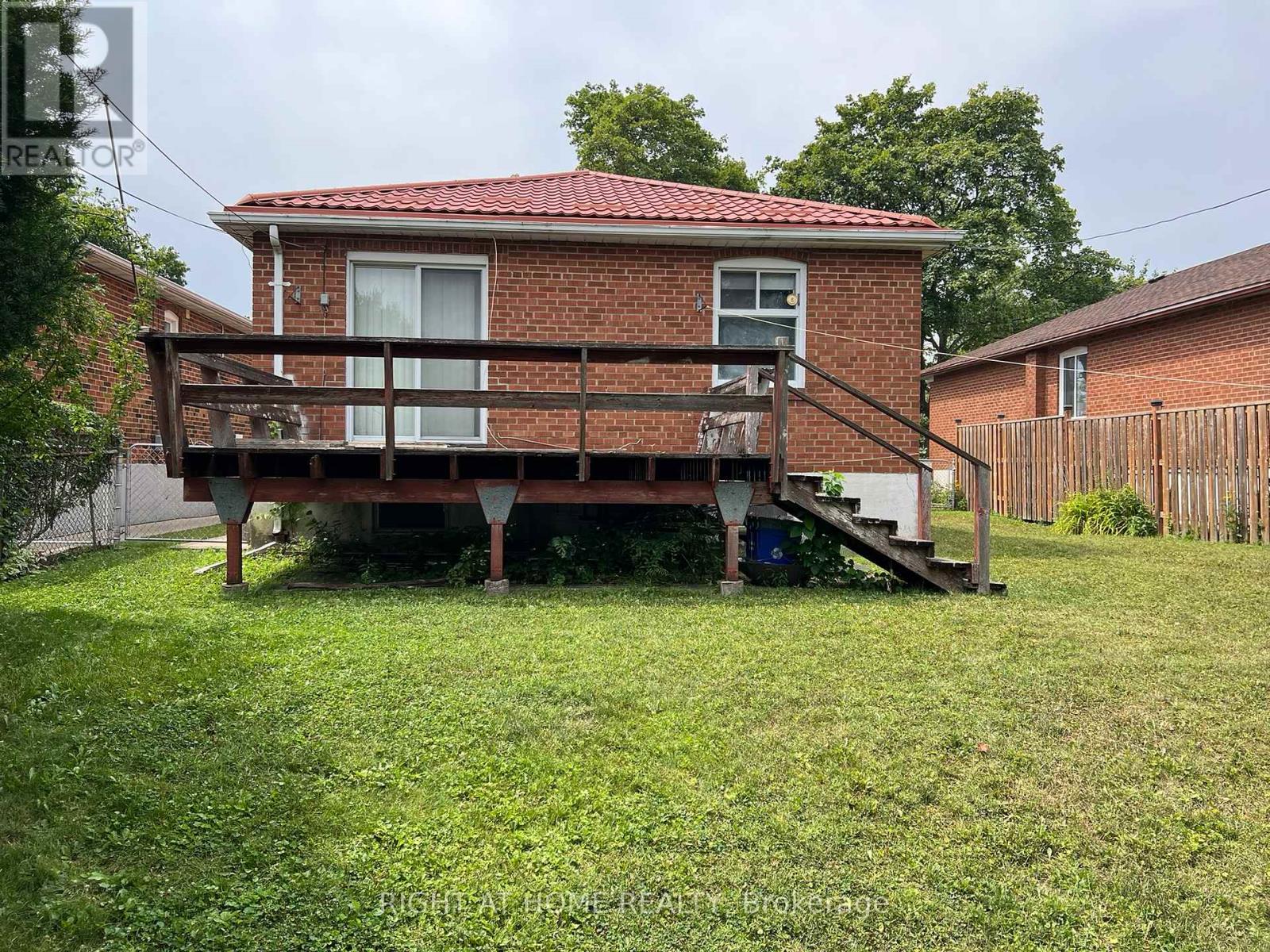 Photo 11 of 25 Heatherglen Road, Toronto ON