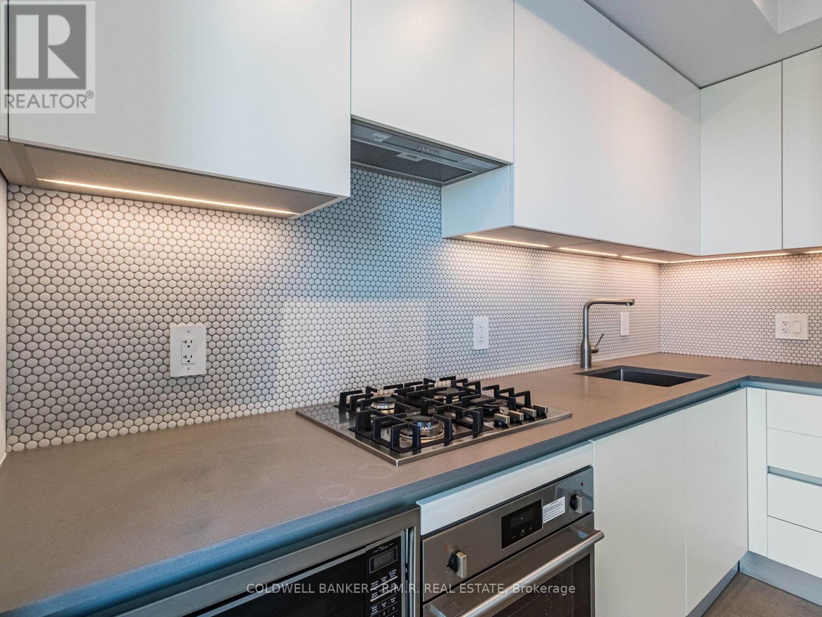 Photo 6 of 703 2720 Dundas Street W, Toronto ON