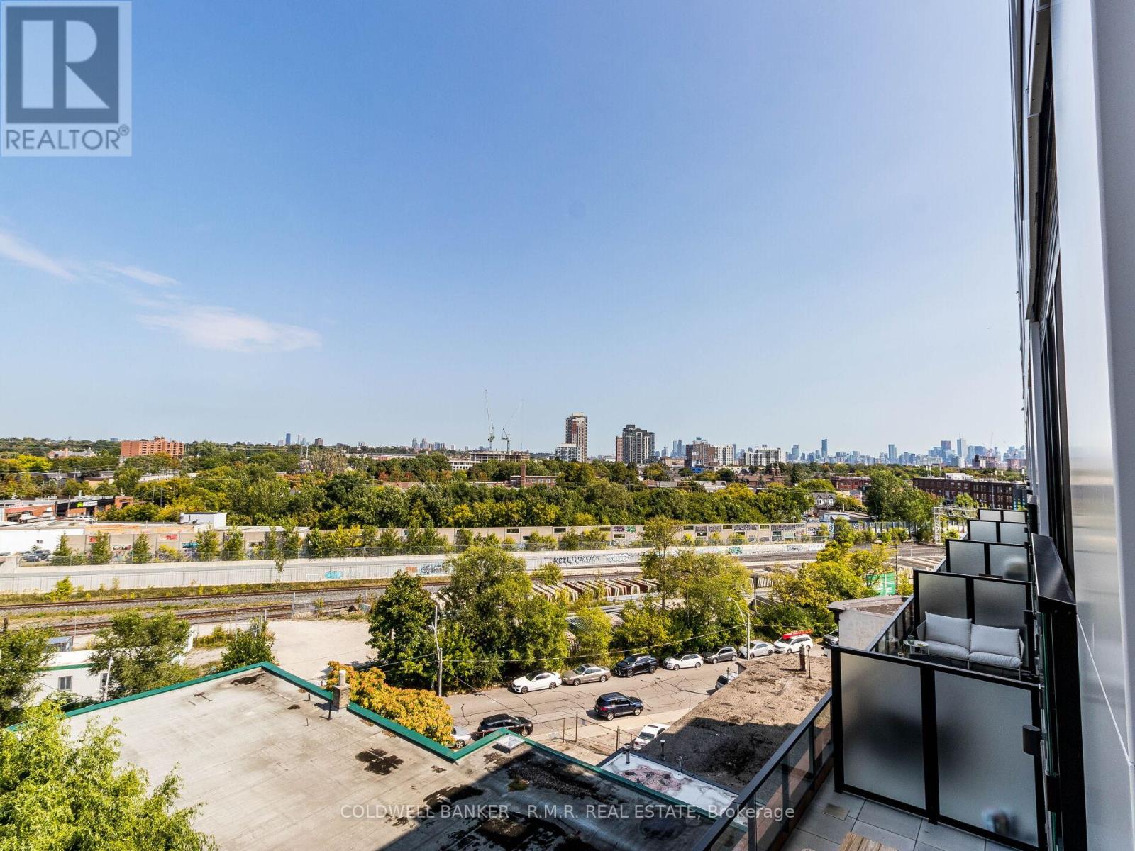 Photo 4 of 703 2720 Dundas Street W, Toronto ON