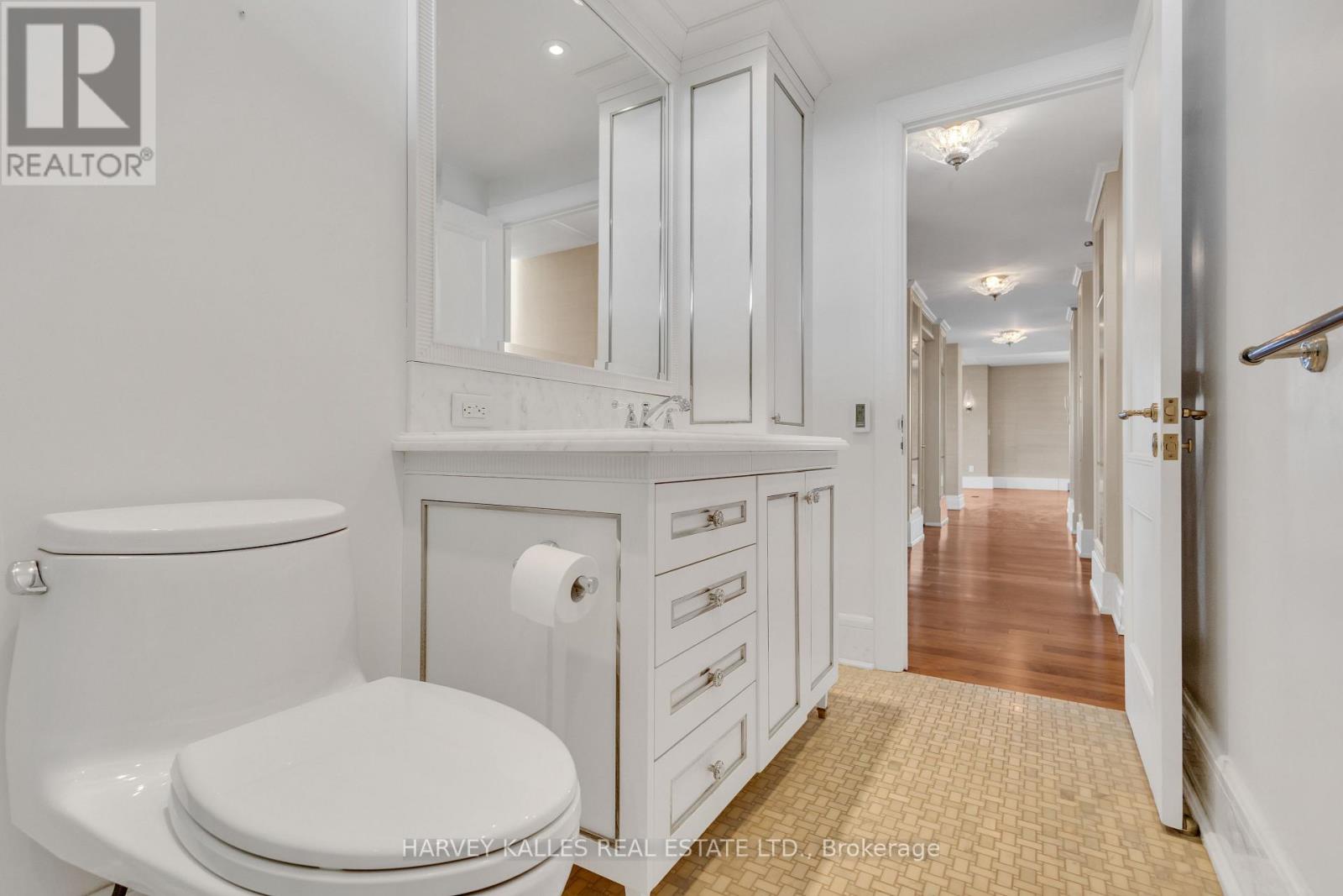 Photo 11 of 801 2600 Bathurst Street, Toronto ON