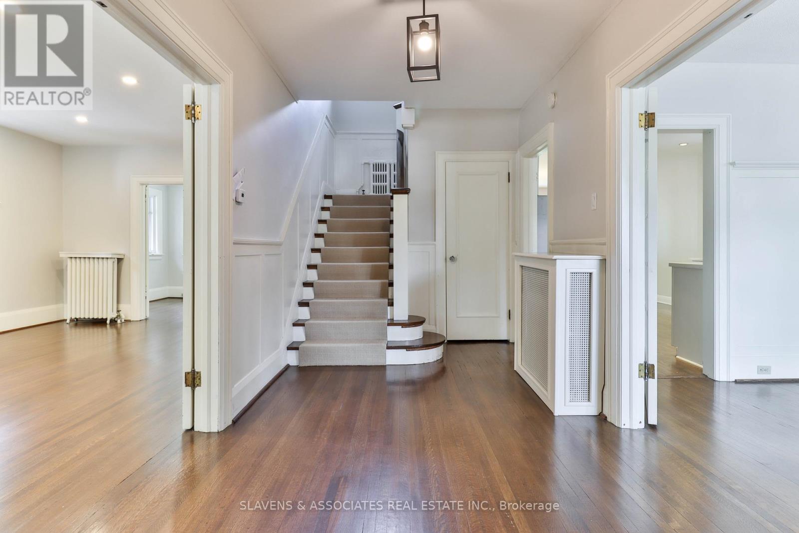 Photo 24 of 56 Alexandra Boulevard, Toronto ON