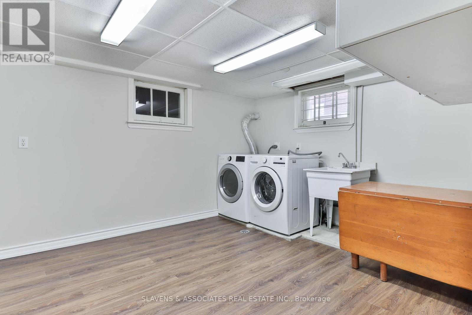 Photo 2 of 56 Alexandra Boulevard, Toronto ON