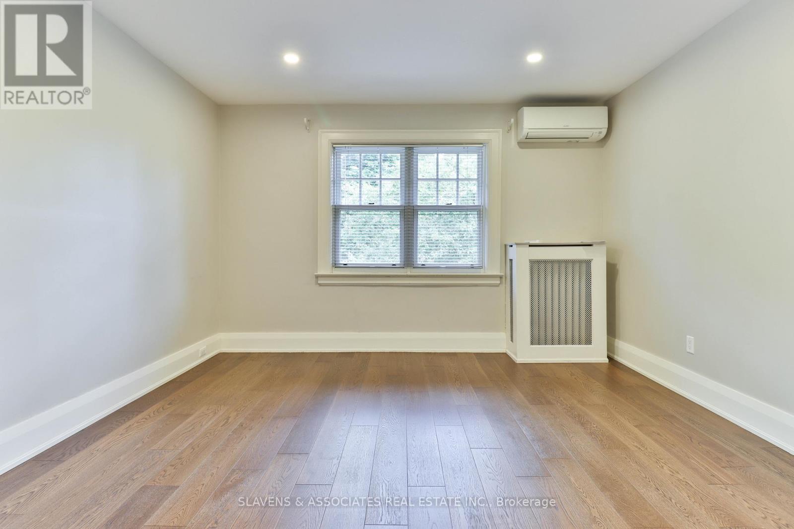 Photo 8 of 56 Alexandra Boulevard, Toronto ON