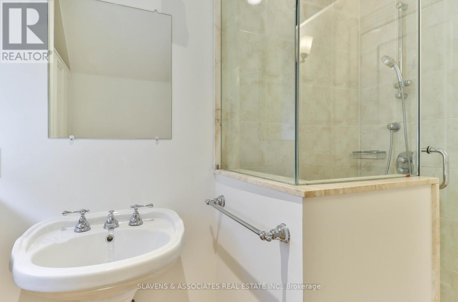 Photo 6 of 56 Alexandra Boulevard, Toronto ON