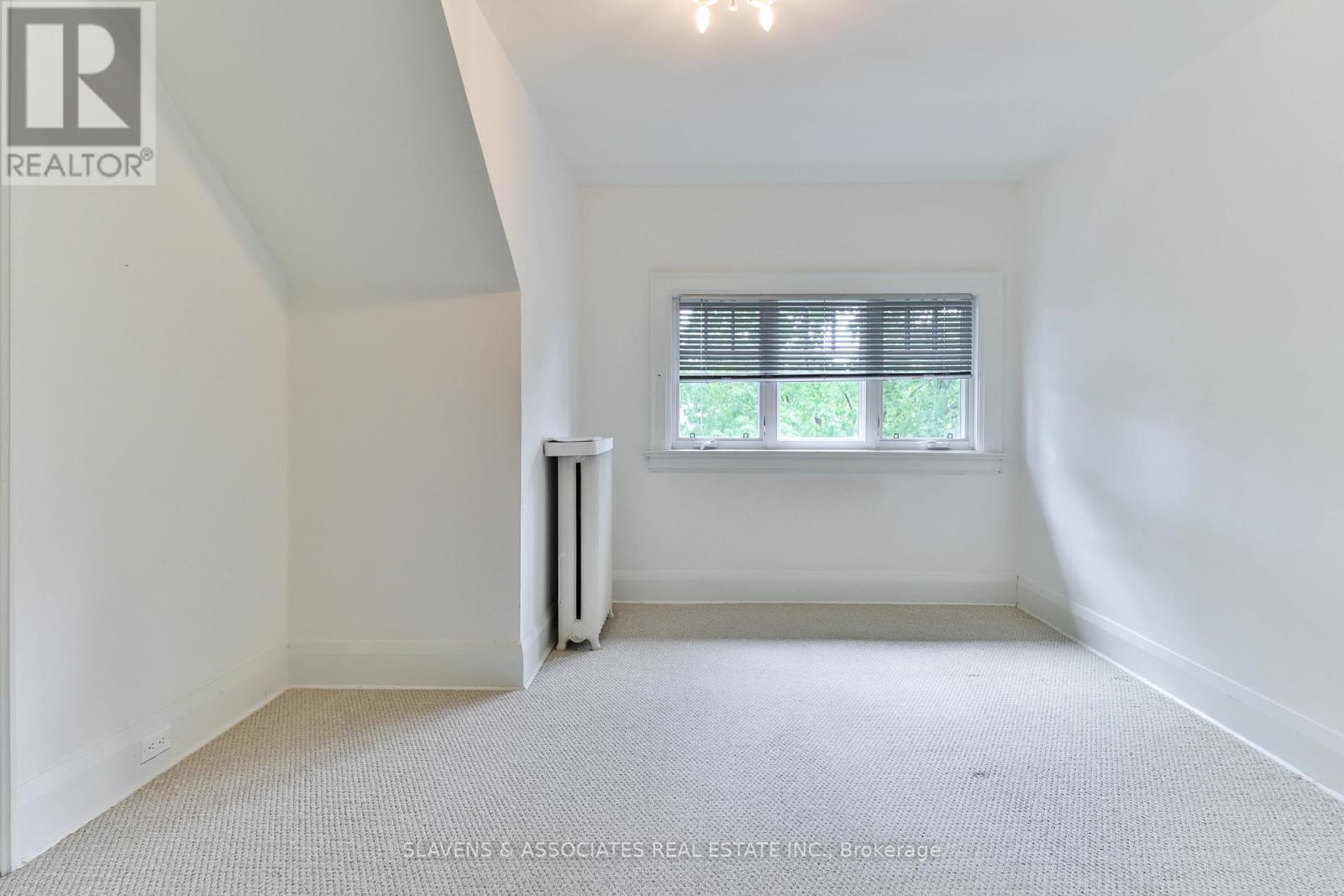 Photo 17 of 56 Alexandra Boulevard, Toronto ON