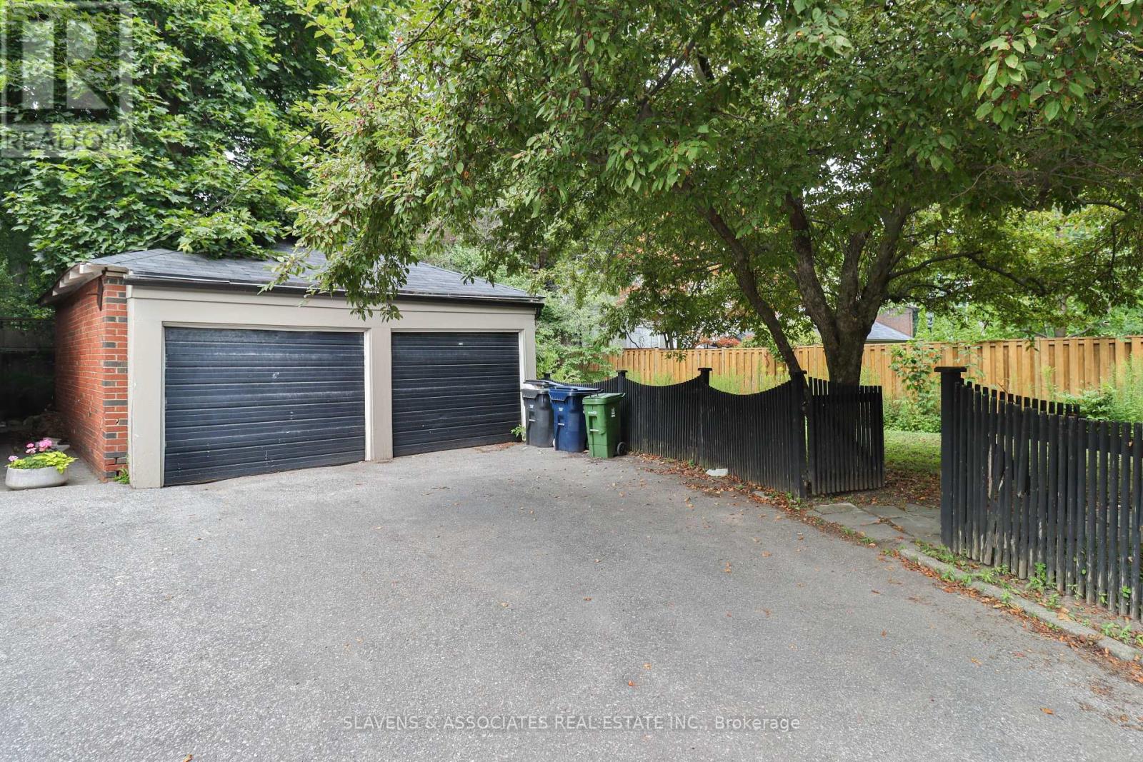 Photo 26 of 56 Alexandra Boulevard, Toronto ON