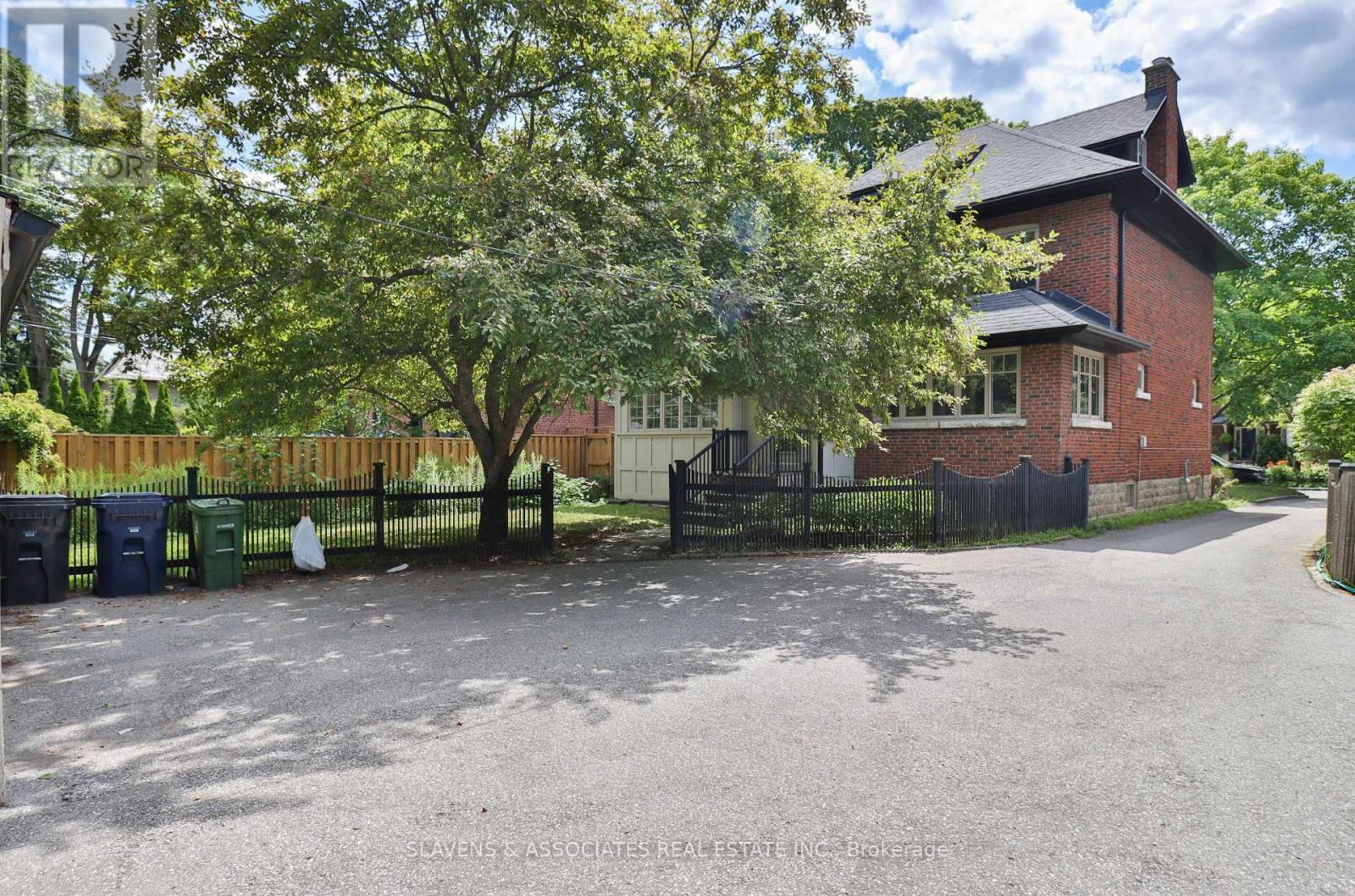 Photo 16 of 56 Alexandra Boulevard, Toronto ON