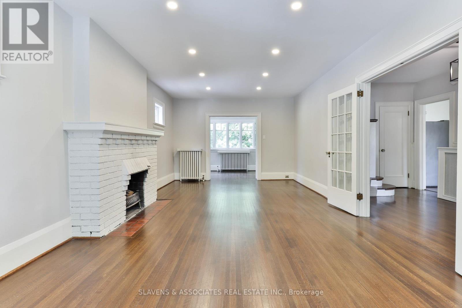 Photo 14 of 56 Alexandra Boulevard, Toronto ON