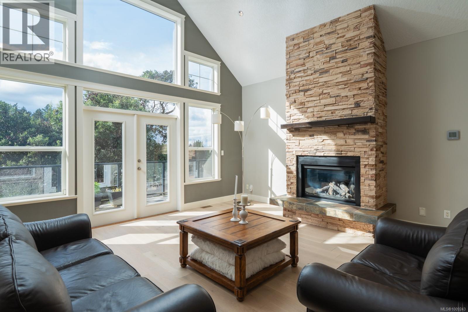 Photo 32 of 724 Bossi Pl, Saanich BC