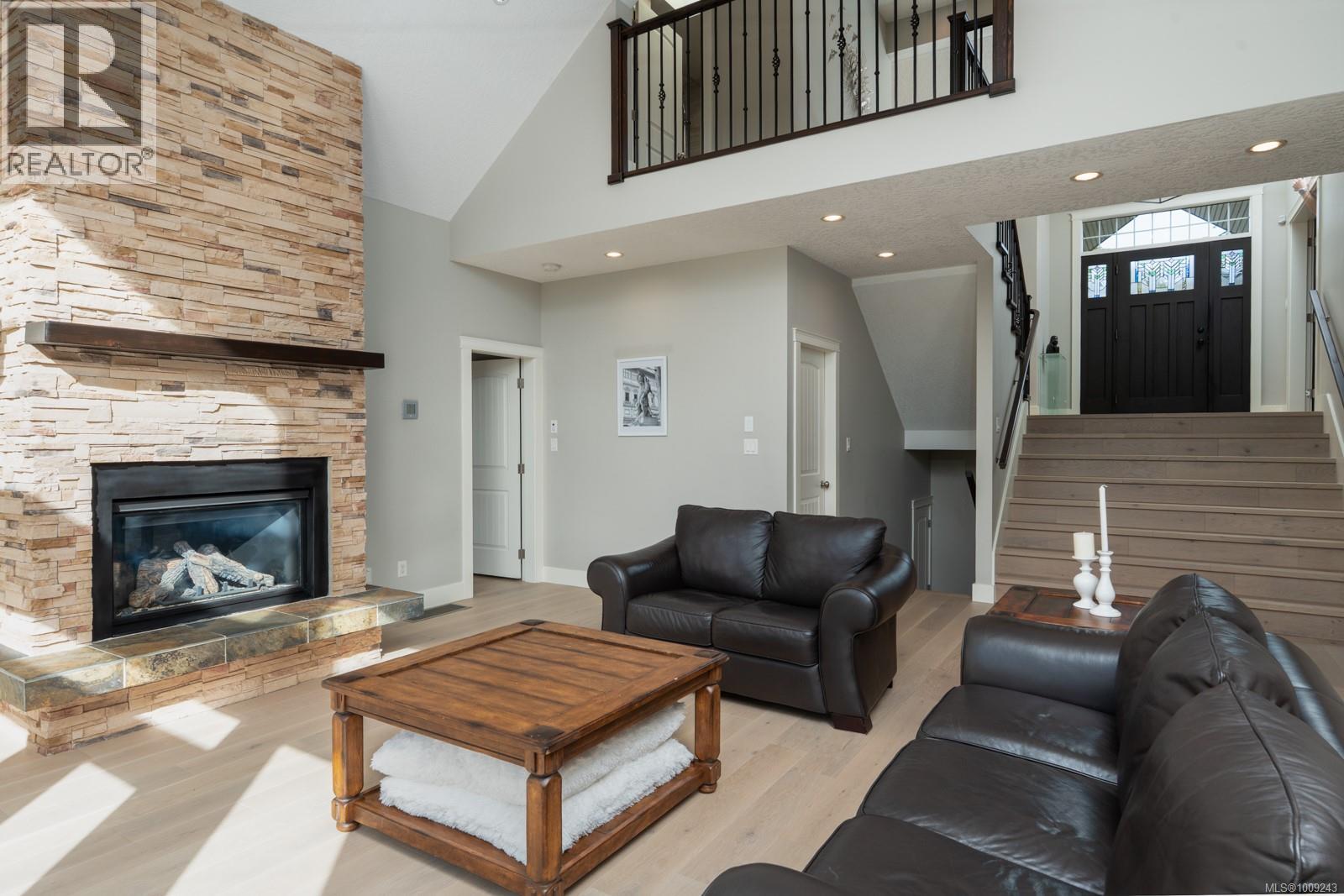 Photo 9 of 724 Bossi Pl, Saanich BC