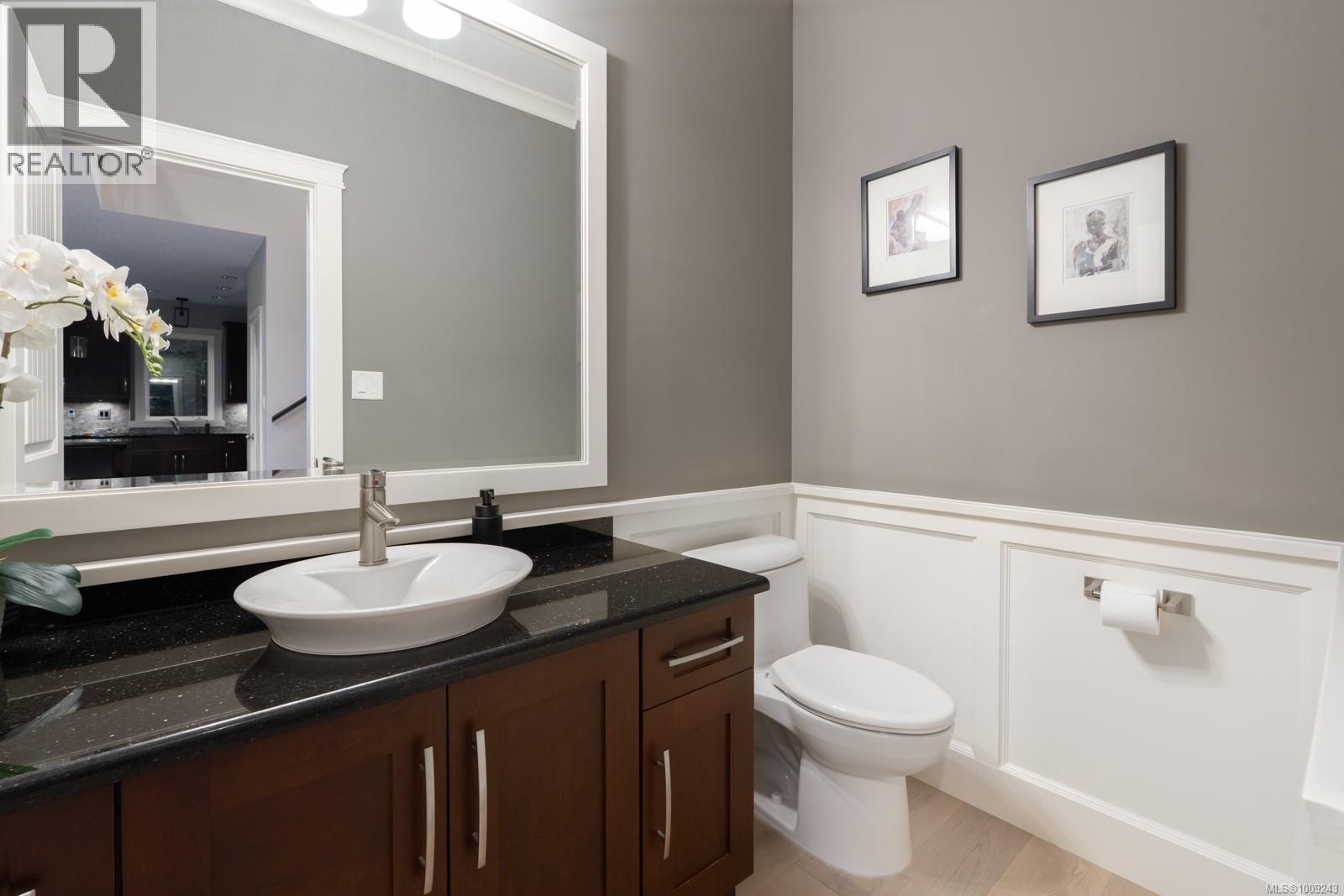 Photo 34 of 724 Bossi Pl, Saanich BC