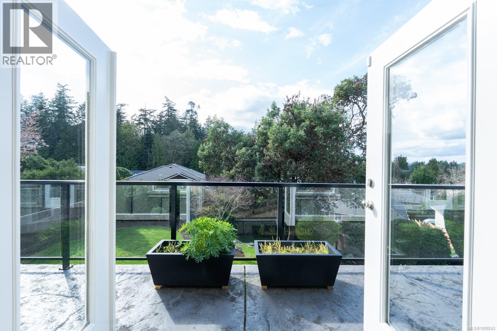 Photo 21 of 724 Bossi Pl, Saanich BC