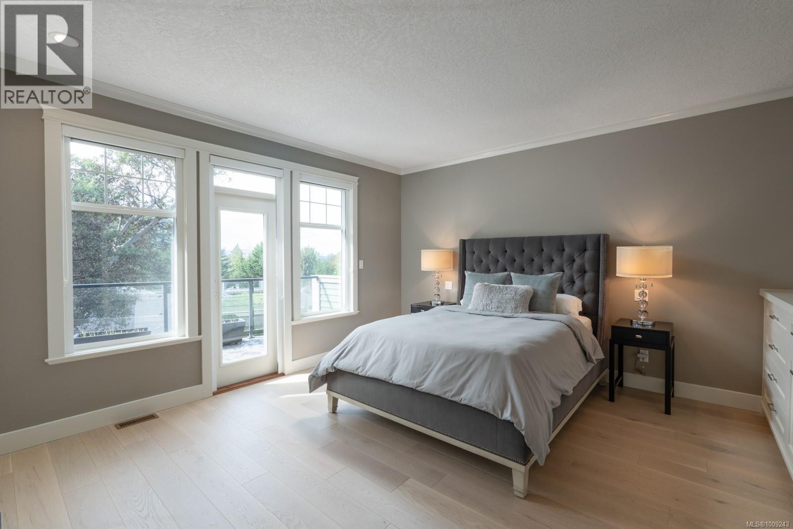 Photo 8 of 724 Bossi Pl, Saanich BC