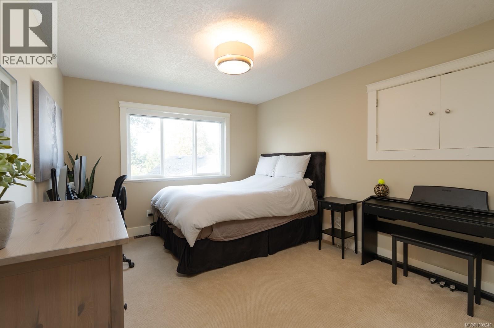 Photo 11 of 724 Bossi Pl, Saanich BC