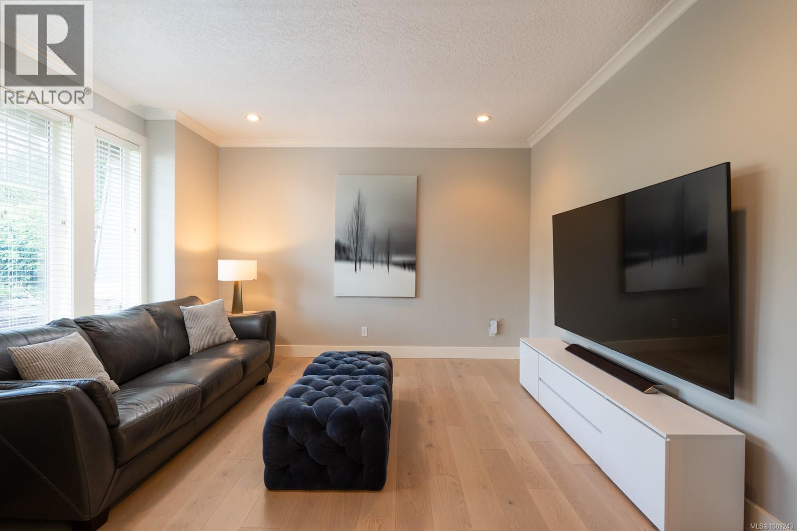 Photo 19 of 724 Bossi Pl, Saanich BC