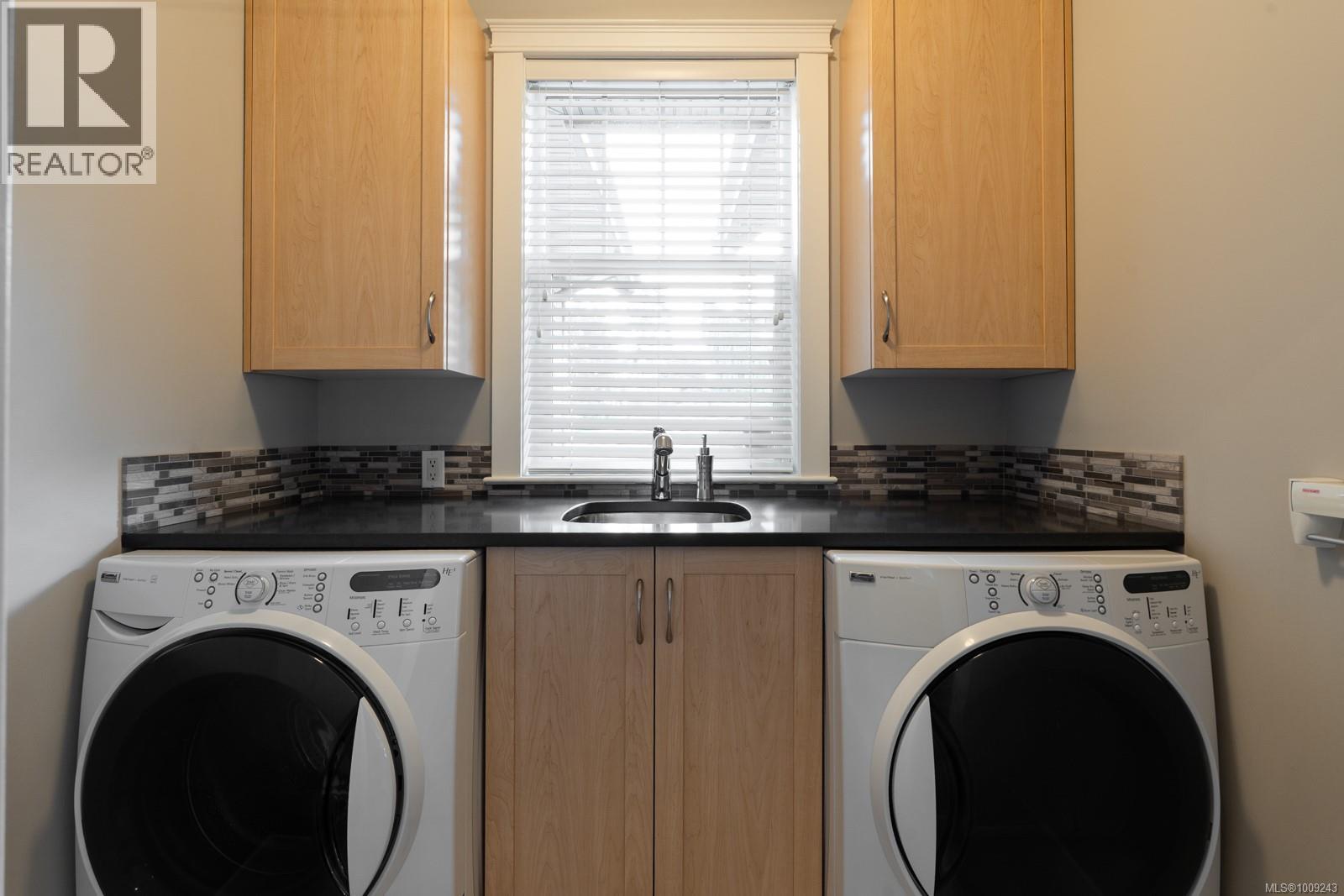 Photo 13 of 724 Bossi Pl, Saanich BC