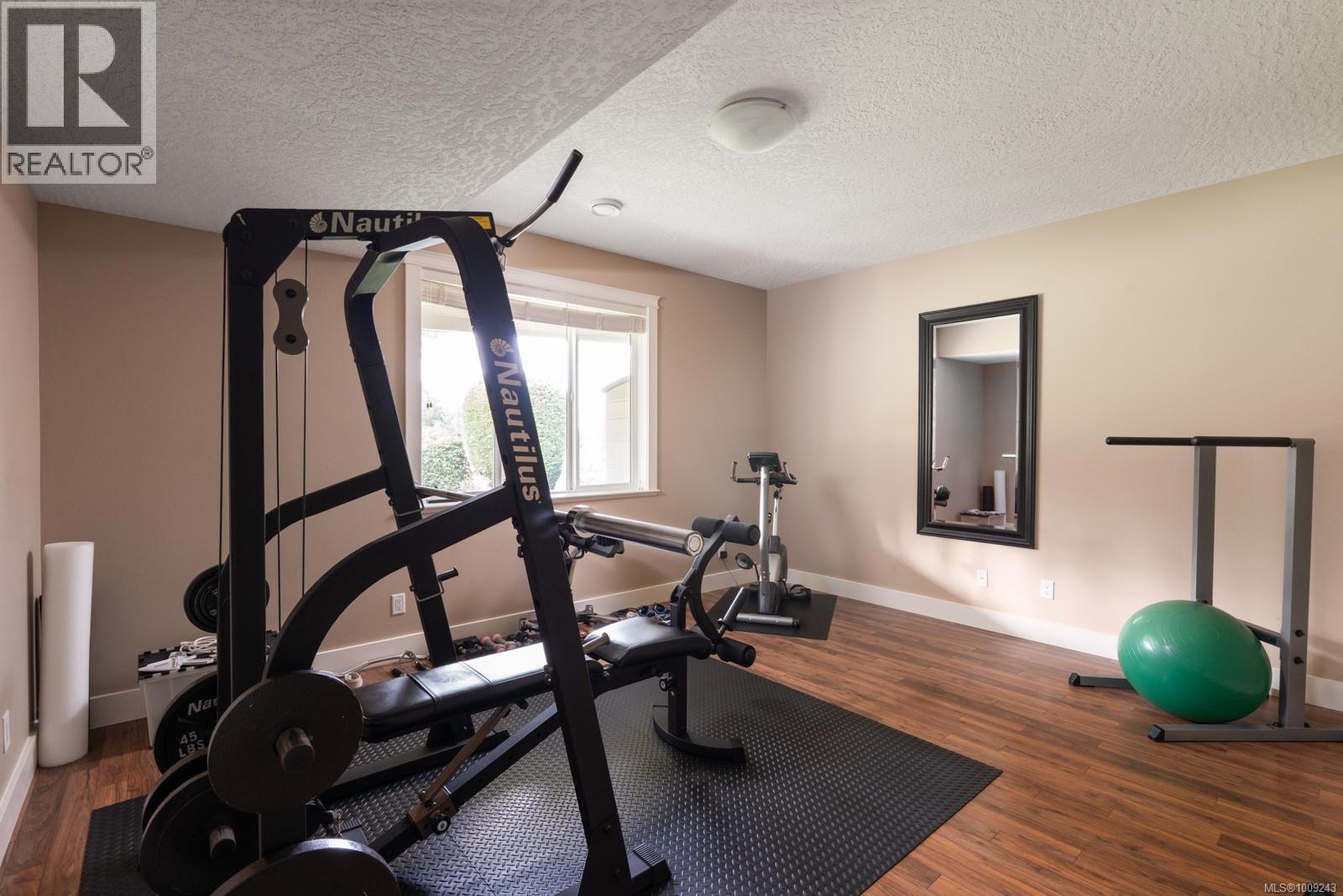 Photo 15 of 724 Bossi Pl, Saanich BC