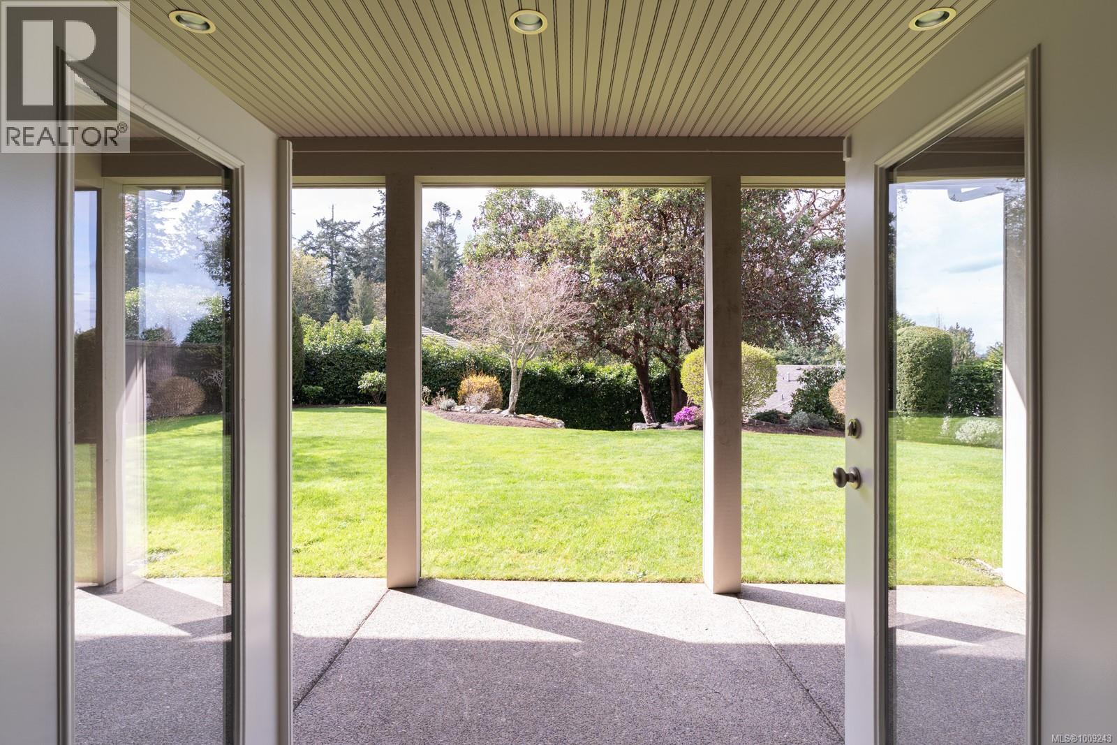 Photo 26 of 724 Bossi Pl, Saanich BC