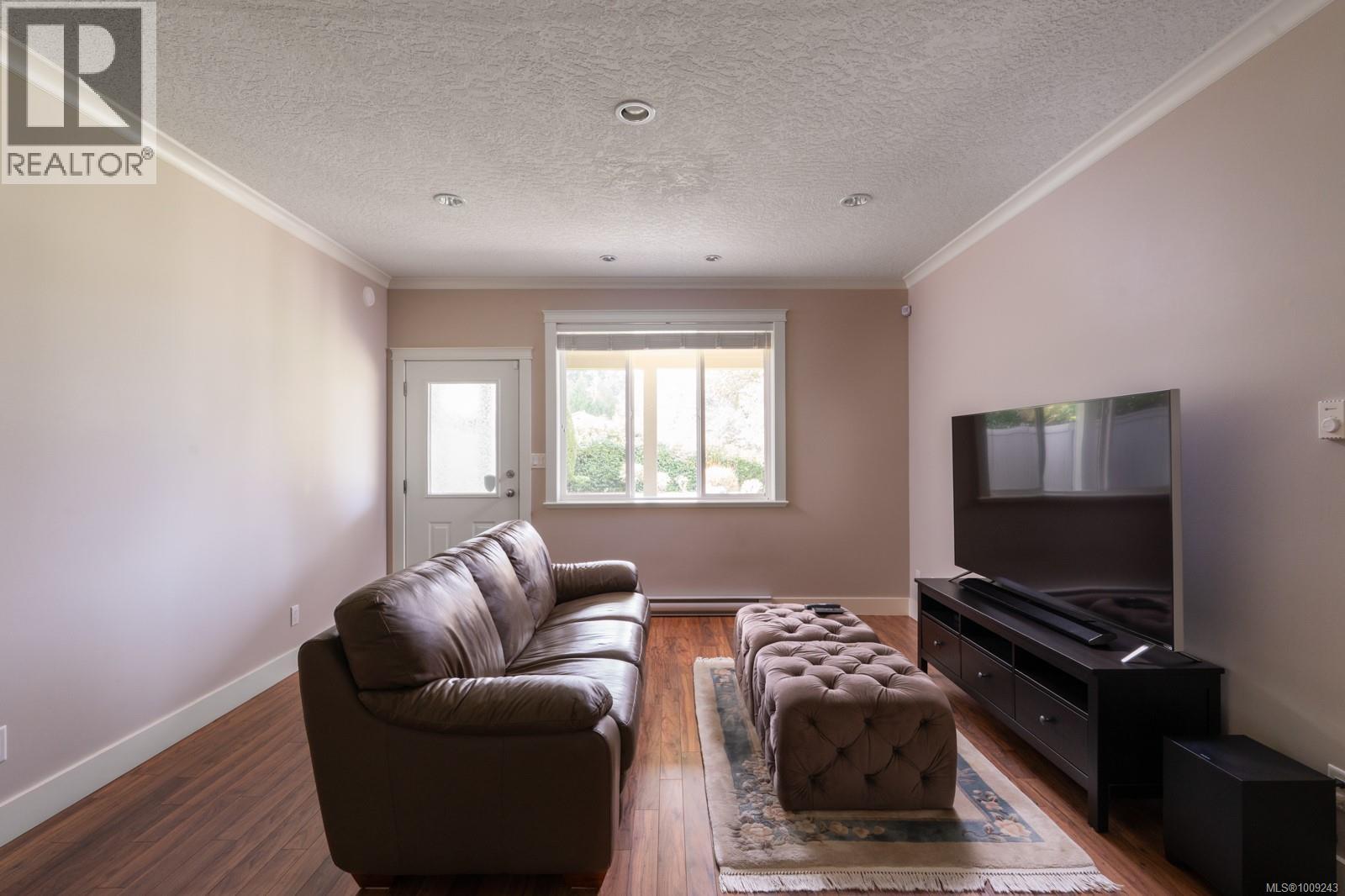 Photo 4 of 724 Bossi Pl, Saanich BC