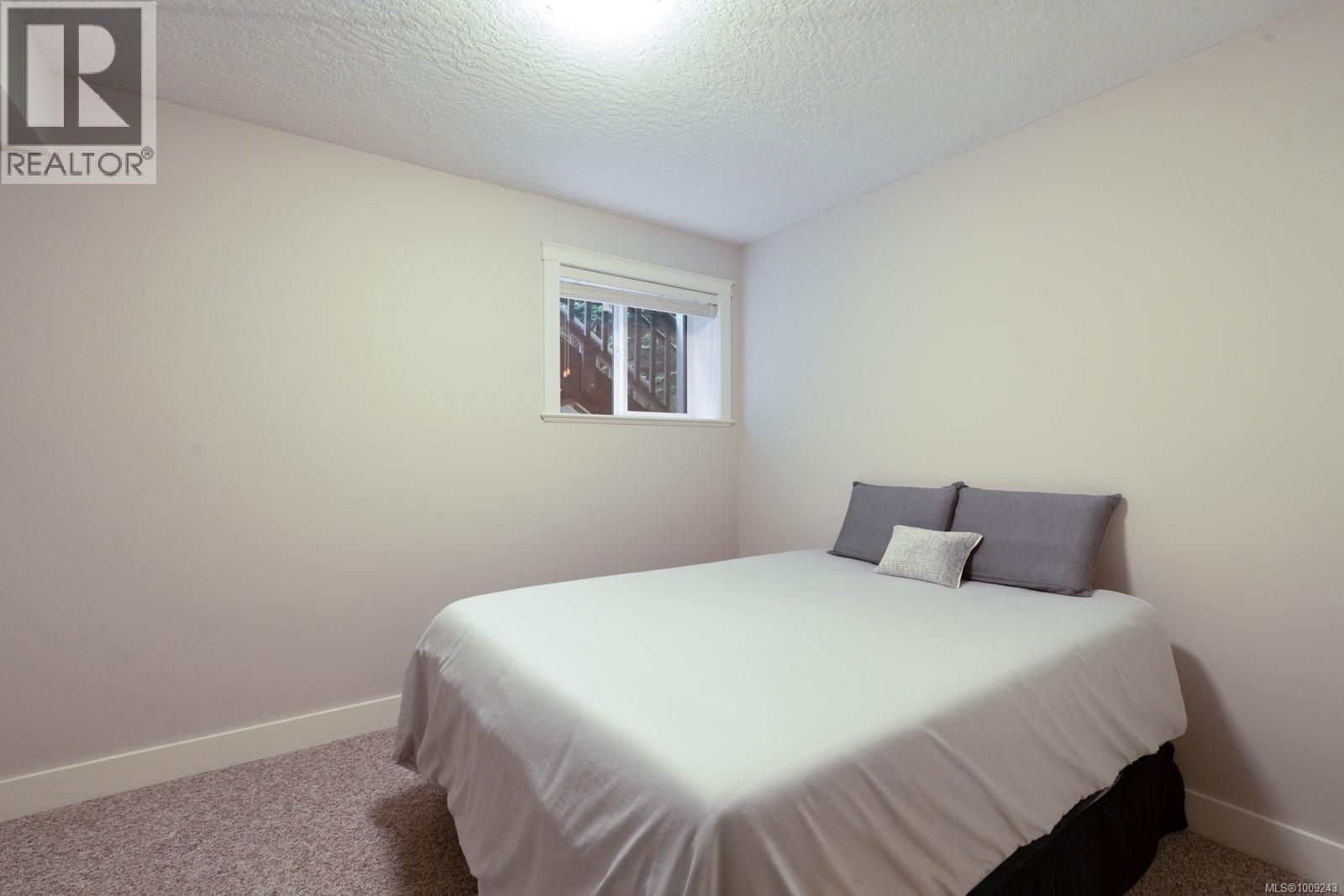Photo 16 of 724 Bossi Pl, Saanich BC