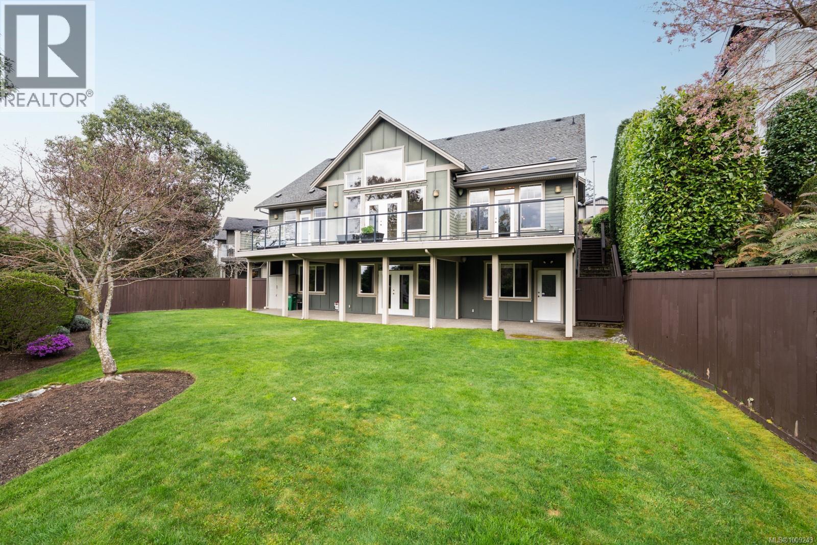 Photo 10 of 724 Bossi Pl, Saanich BC